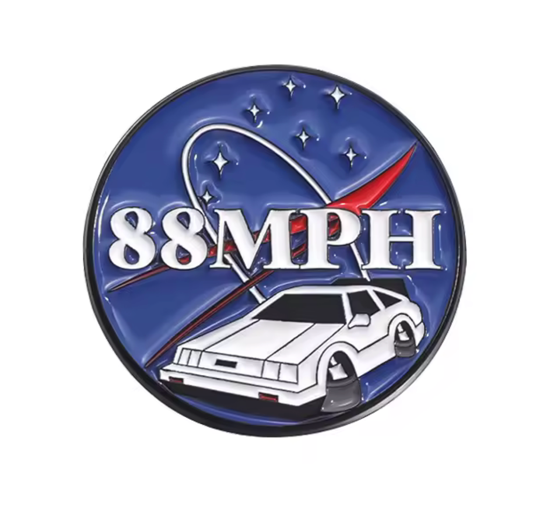 Pin esmaltado espacial 88 MPH Imagen principal del producto