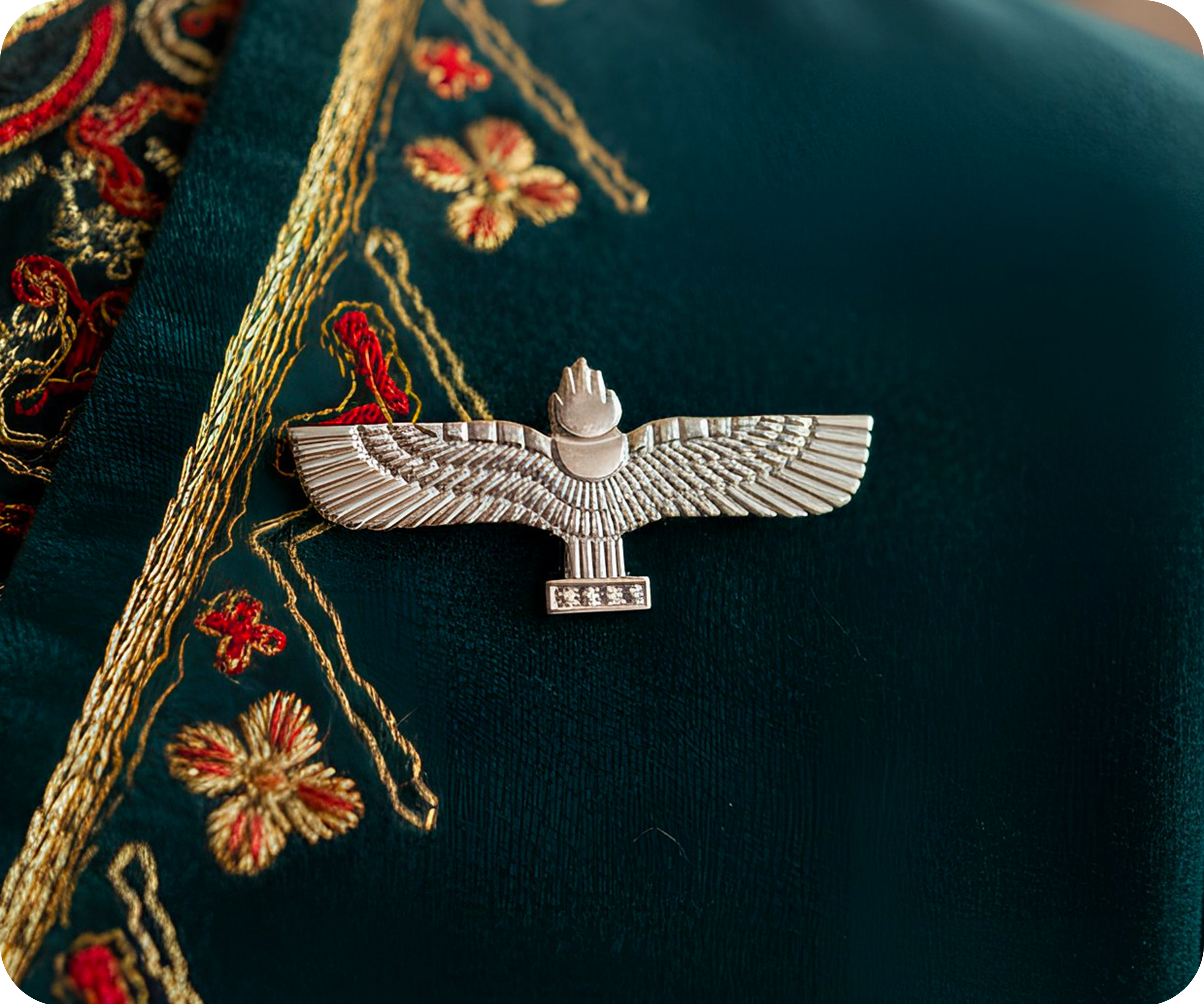 Pin de plata con águila armenia Imagen secundaria del producto