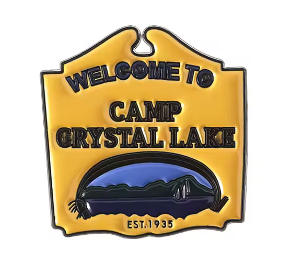 Bienvenido a la insignia del Campamento Crystal Lake Imagen principal del producto