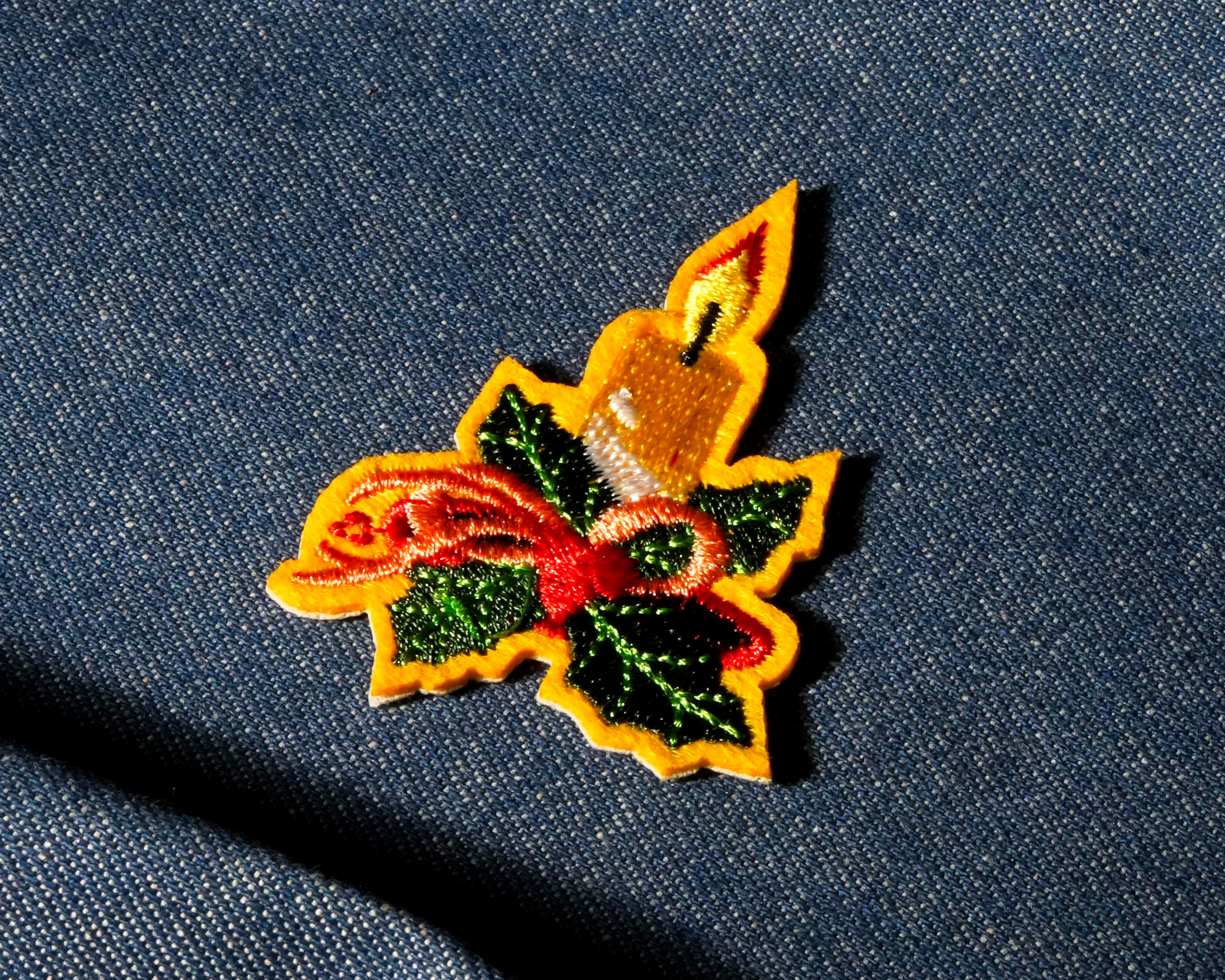 Parche termoadhesivo Vela navideña festiva (4 x 5 cm) Imagen secundaria del producto