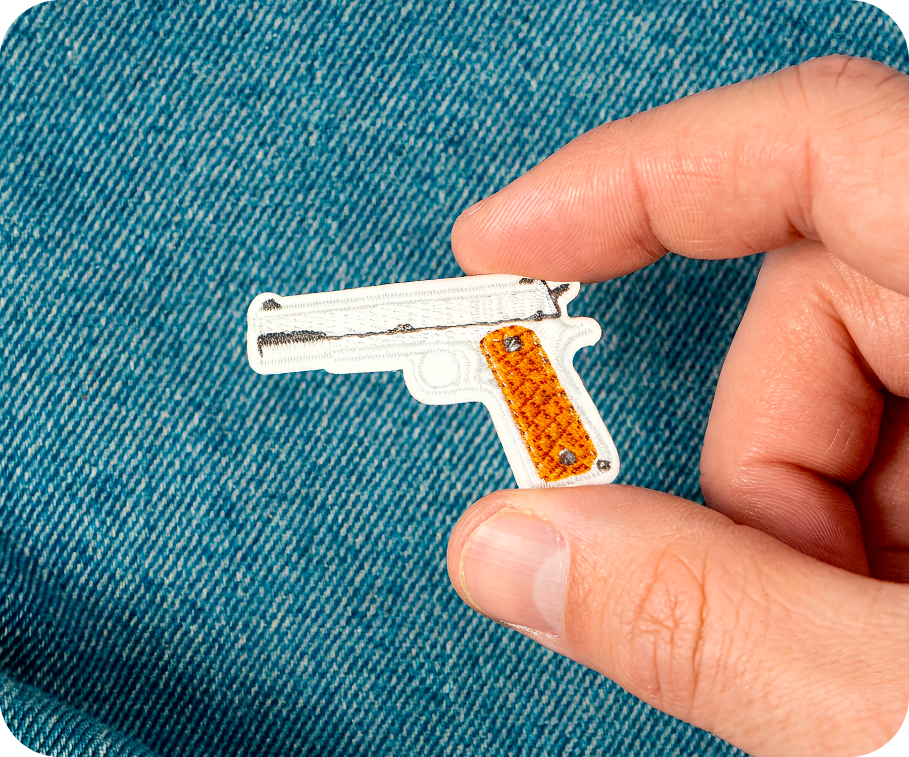 Parche termoadhesivo para pistola Colt M1911 (4,8 x 3,1 cm) Imagen secundaria del producto