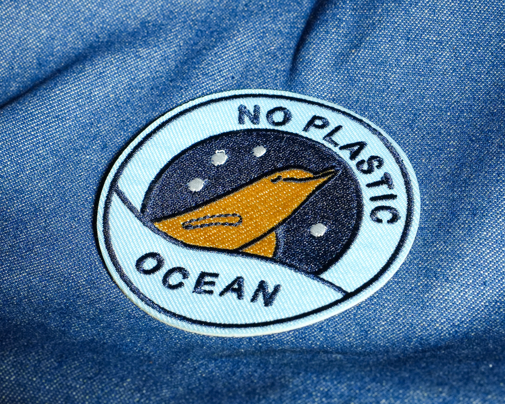 Parche bordado Delfín Océano Plástico (7.5 x 7.5 cm)