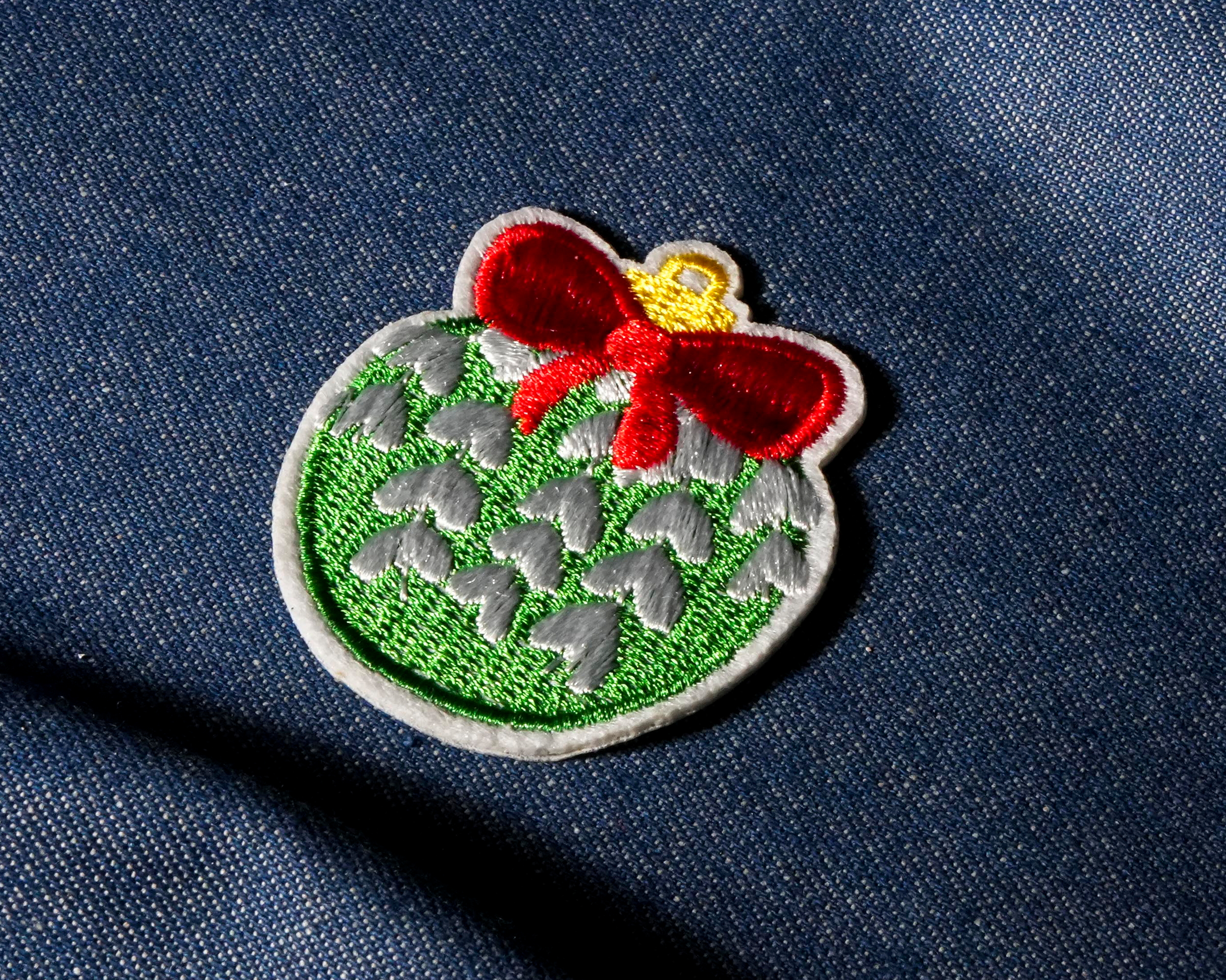 Green Bauble Christmas Decoration Patch Iron On (4.5 x 5cm) Secondary image