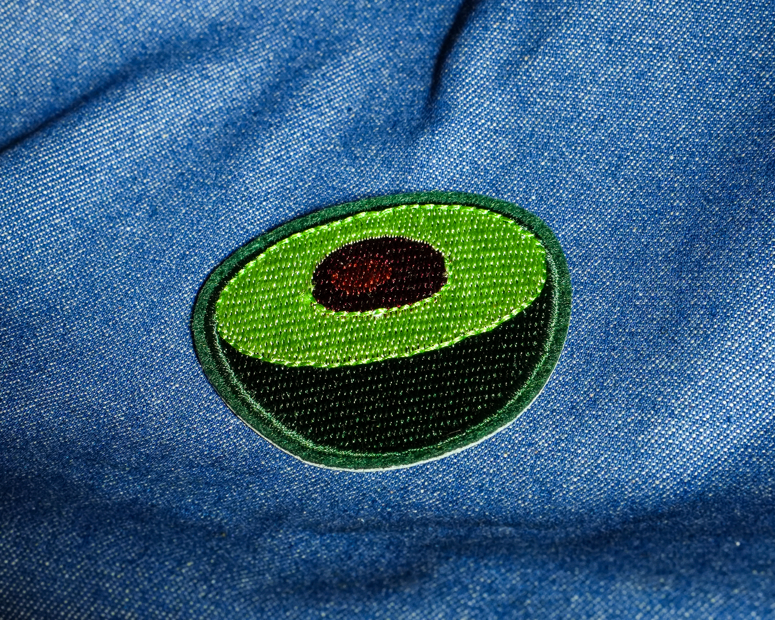 Parche bordado de medio aguacate (6 x 5 cm) Imagen secundaria del producto