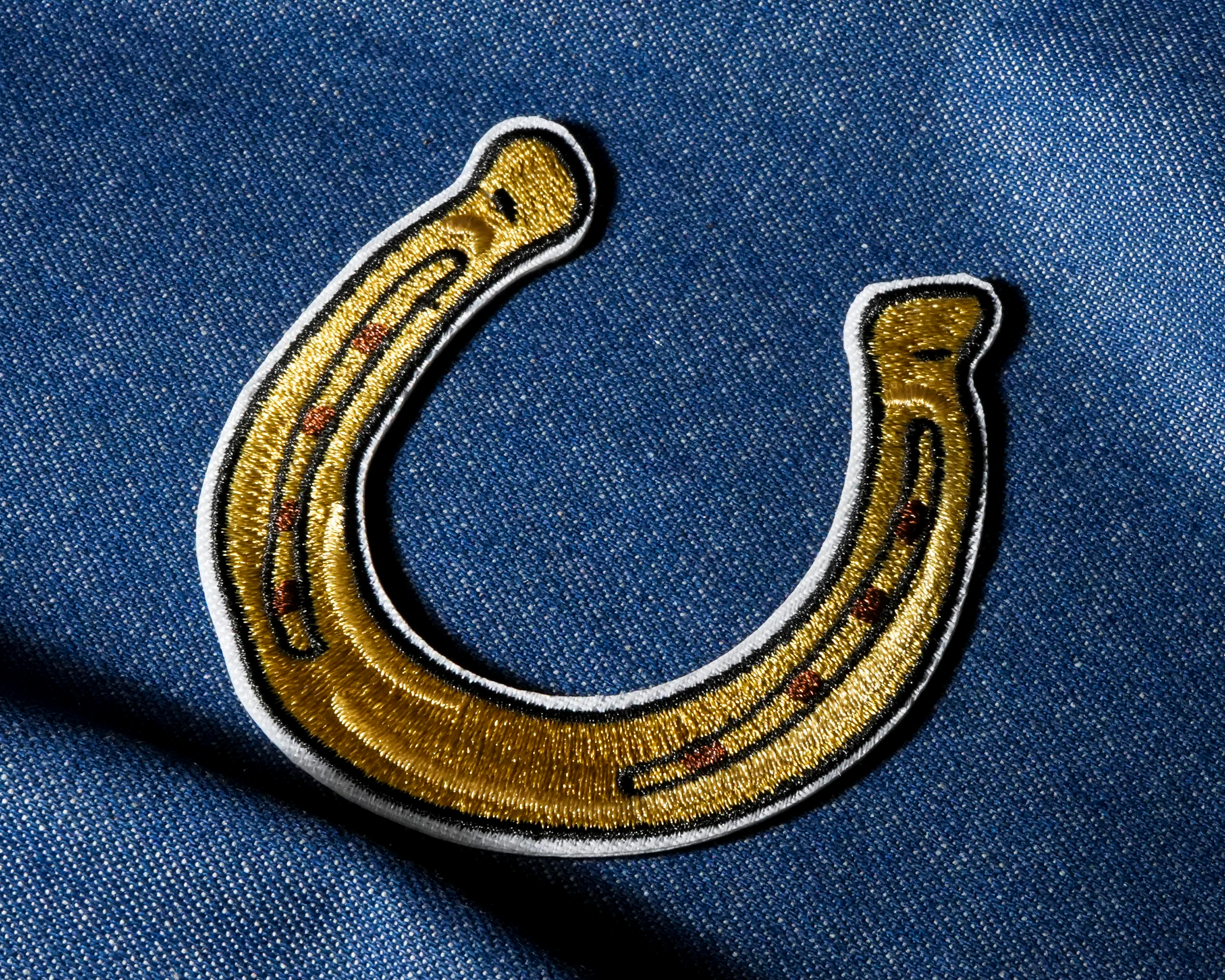Gold Horse Shoe Patch Iron On (7 x 8cm) Secondary image