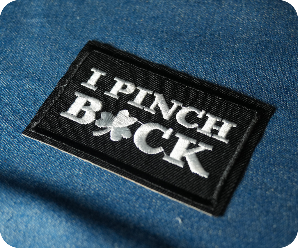 I Pinch Back Shamrock Irish Clover Black Iron On Patch (7.8 x 5cm)