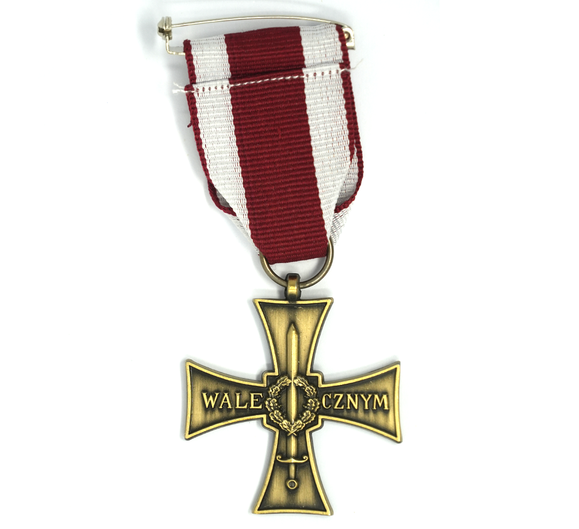Cruz del Valor Polaca (Krzyż Walecznych) – 1920 - Medalla de utilería de película Imagen secundaria del producto