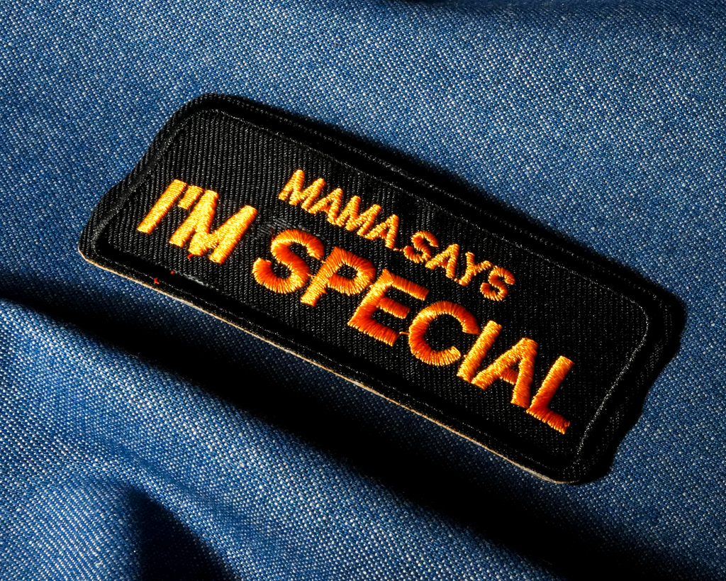 Parche termoadhesivo "Mamá dice que soy especial" (10 x 4 cm)