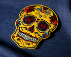 Parche termoadhesivo de calavera amarilla del Día de Muertos mexicano (8 x 10 cm)