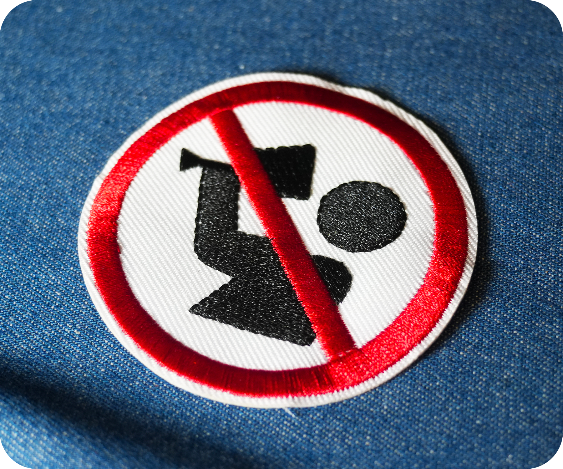 No Drinking Alcohol Sign Round Iron On Patch (7 x 7cm)