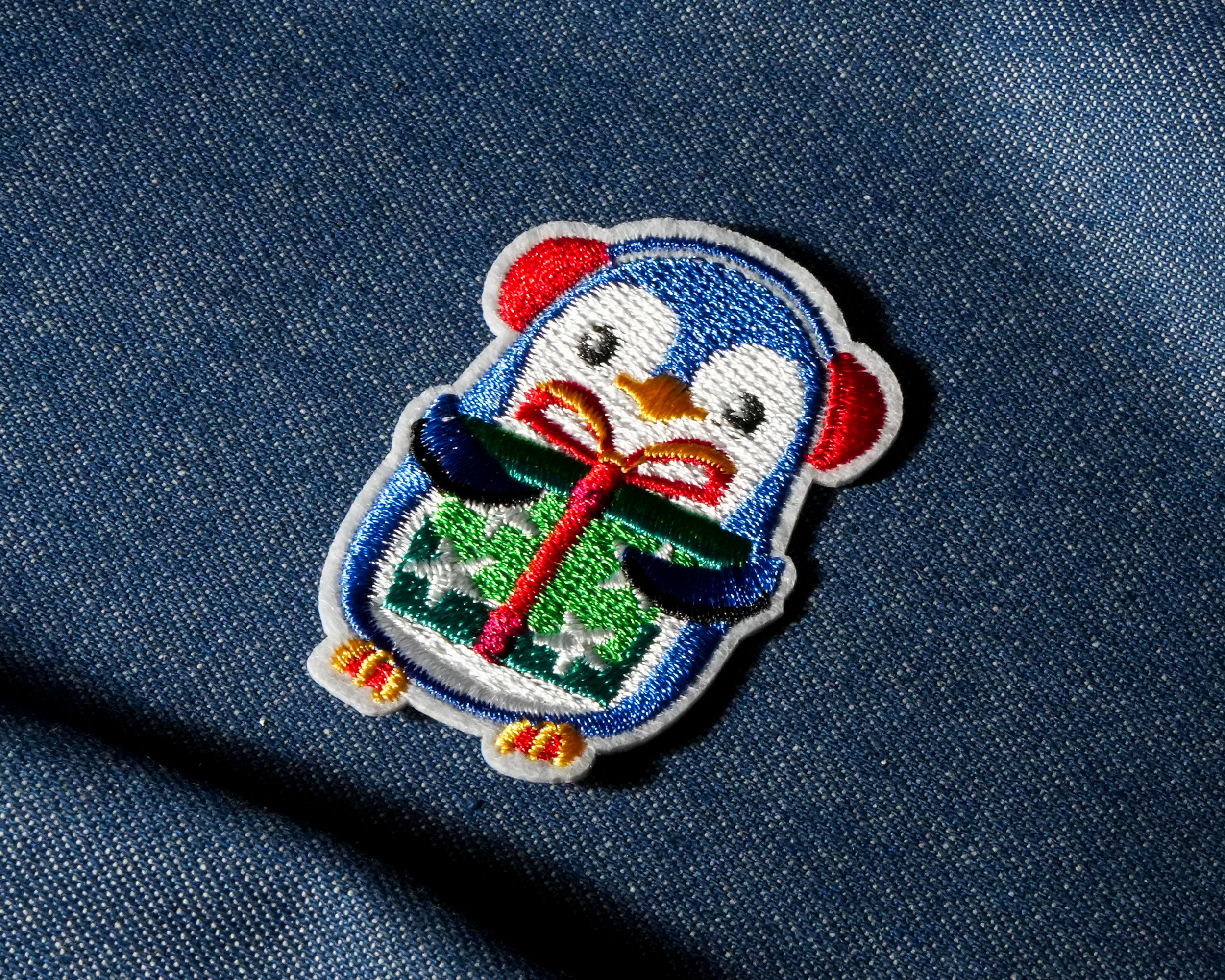 Penguin With Present Xmas Patch Iron On (4 x 5cm) Secondary image