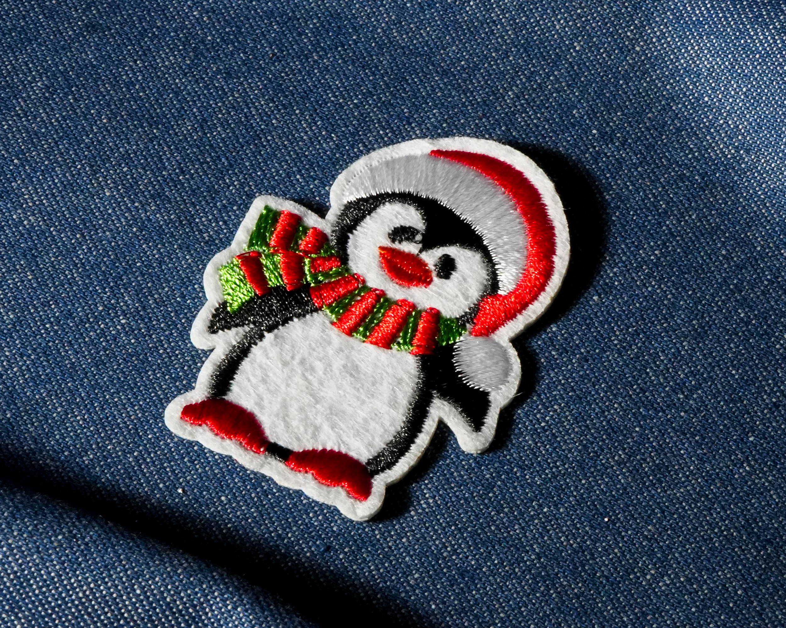 Parche Termoadhesivo de Pingüino Festivo (4 x 6 cm) (Copia) Imagen secundaria del producto