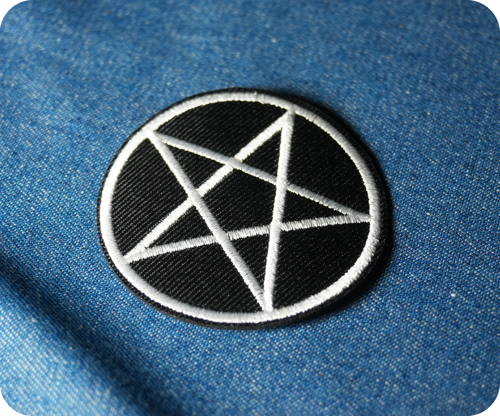 Pentagram Pagan Witchcraft Iron On Patch (6 x 6cm)