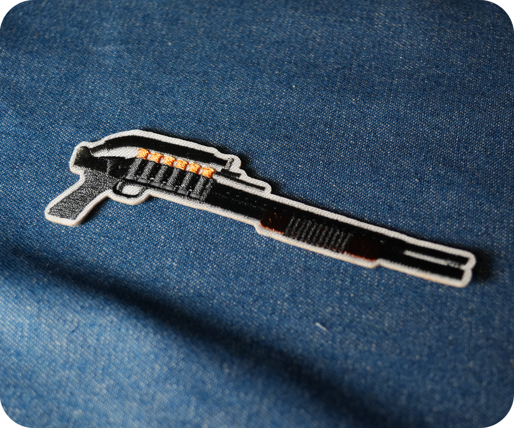Mossberg 500 / 590 Series Pump Action Shotgun Iron On Patch (10 x 3cm)