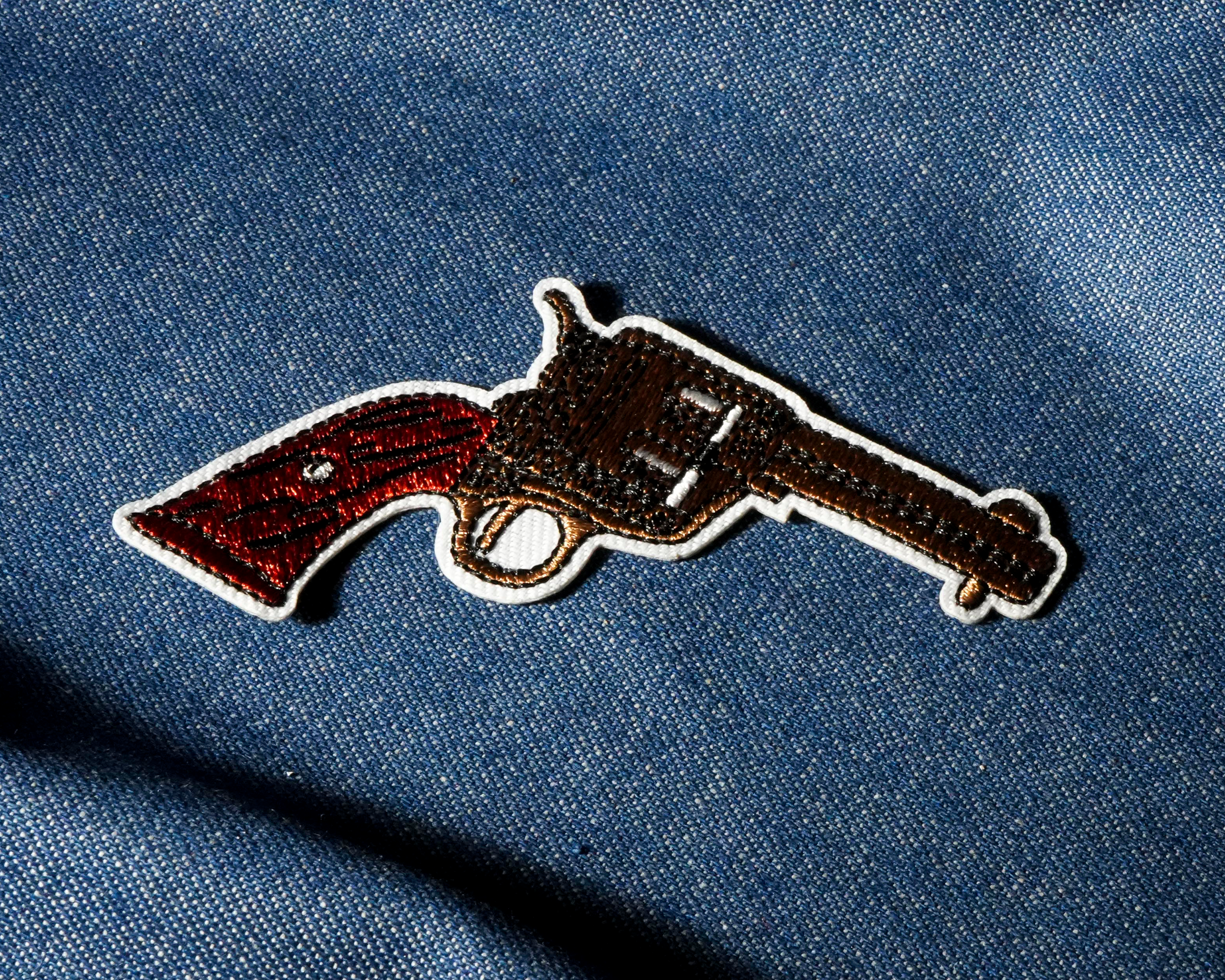 Revolver Wild West Patch Iron On (7 x 4cm) Secondary image