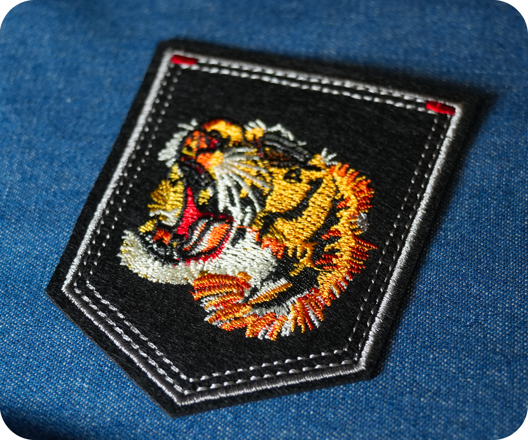 Roaring Tiger Animal & Shield Iron On Patch (9 x 7.6cm)