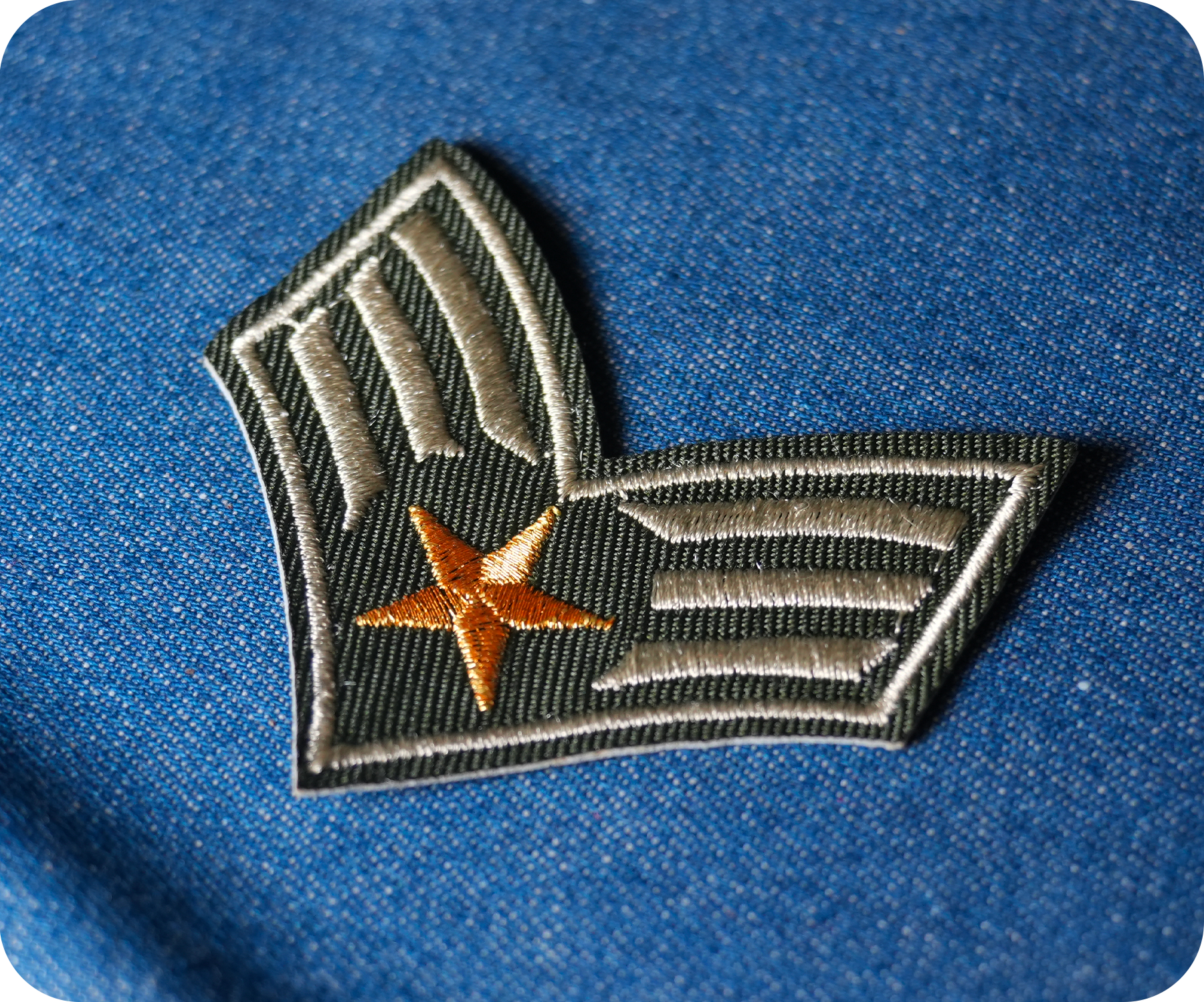 Sergent Rank Star Military Insignia Iron On Patch (6.5 x 5.5cm)