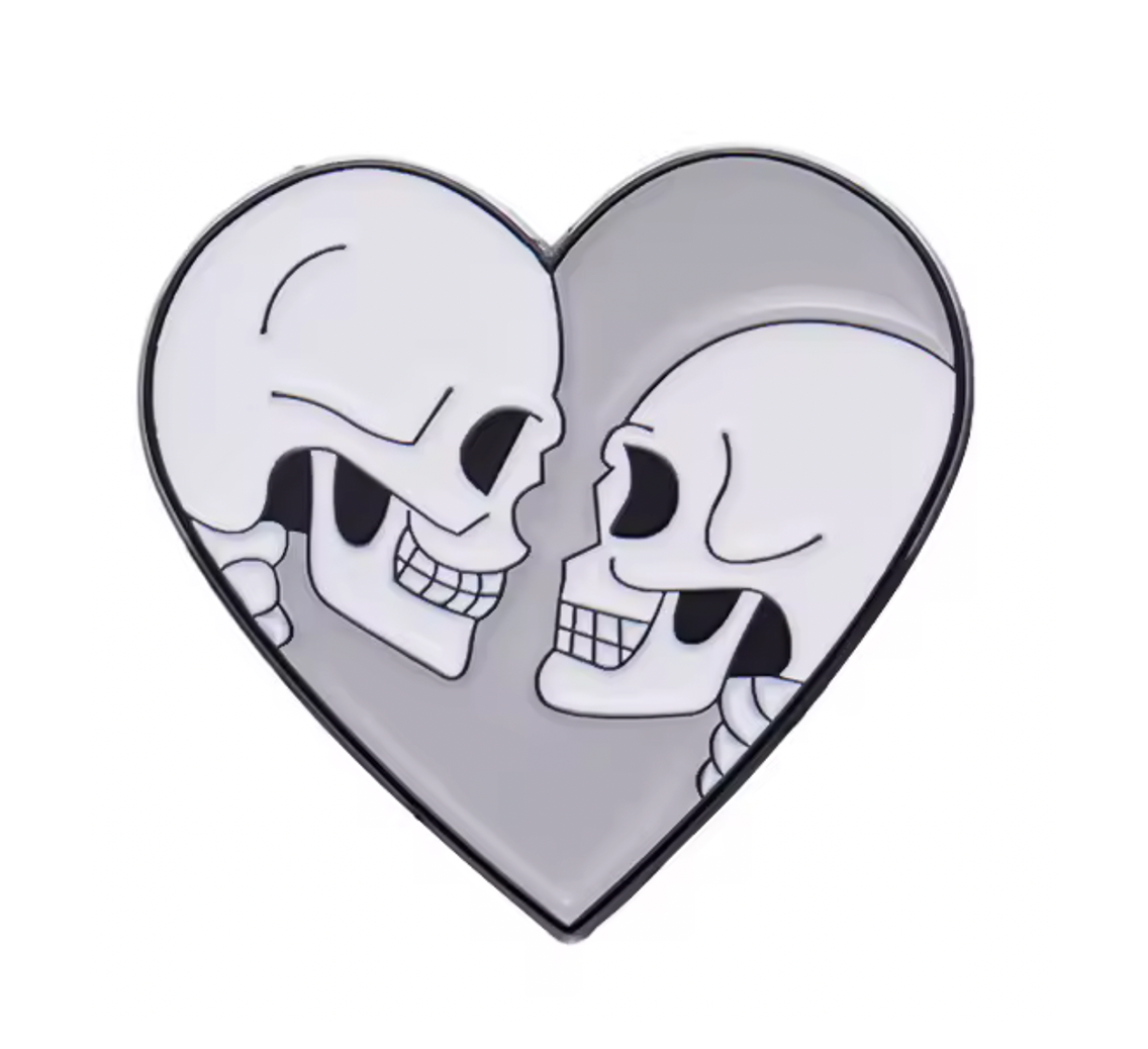 Insignia de alfiler de pareja con calavera y corazón de amor Imagen principal del producto