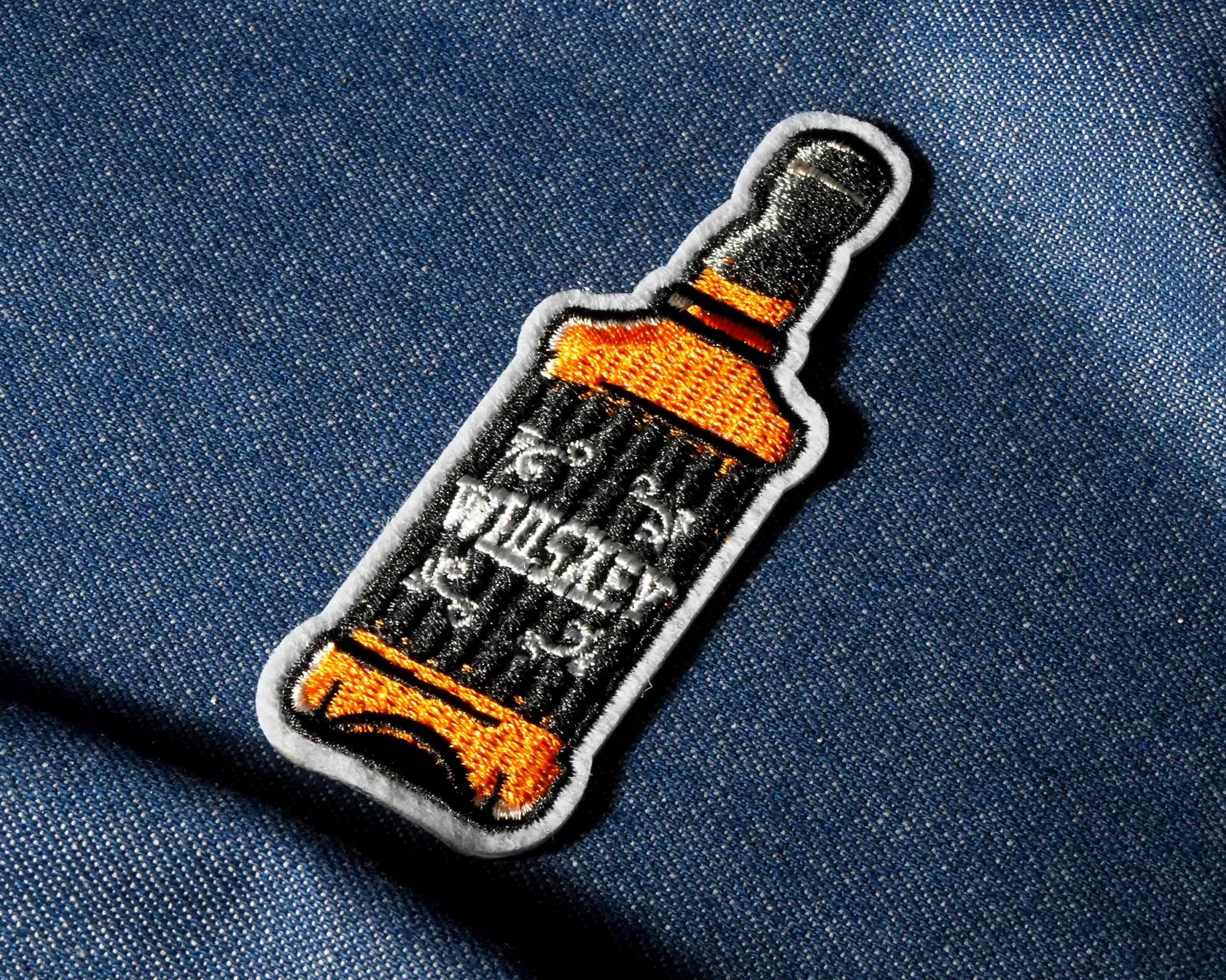 Parche termoadhesivo botella de whisky (8 x 3cm) Imagen secundaria del producto