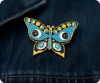Insignia de mariposa polilla mística con brillantina azul y verde