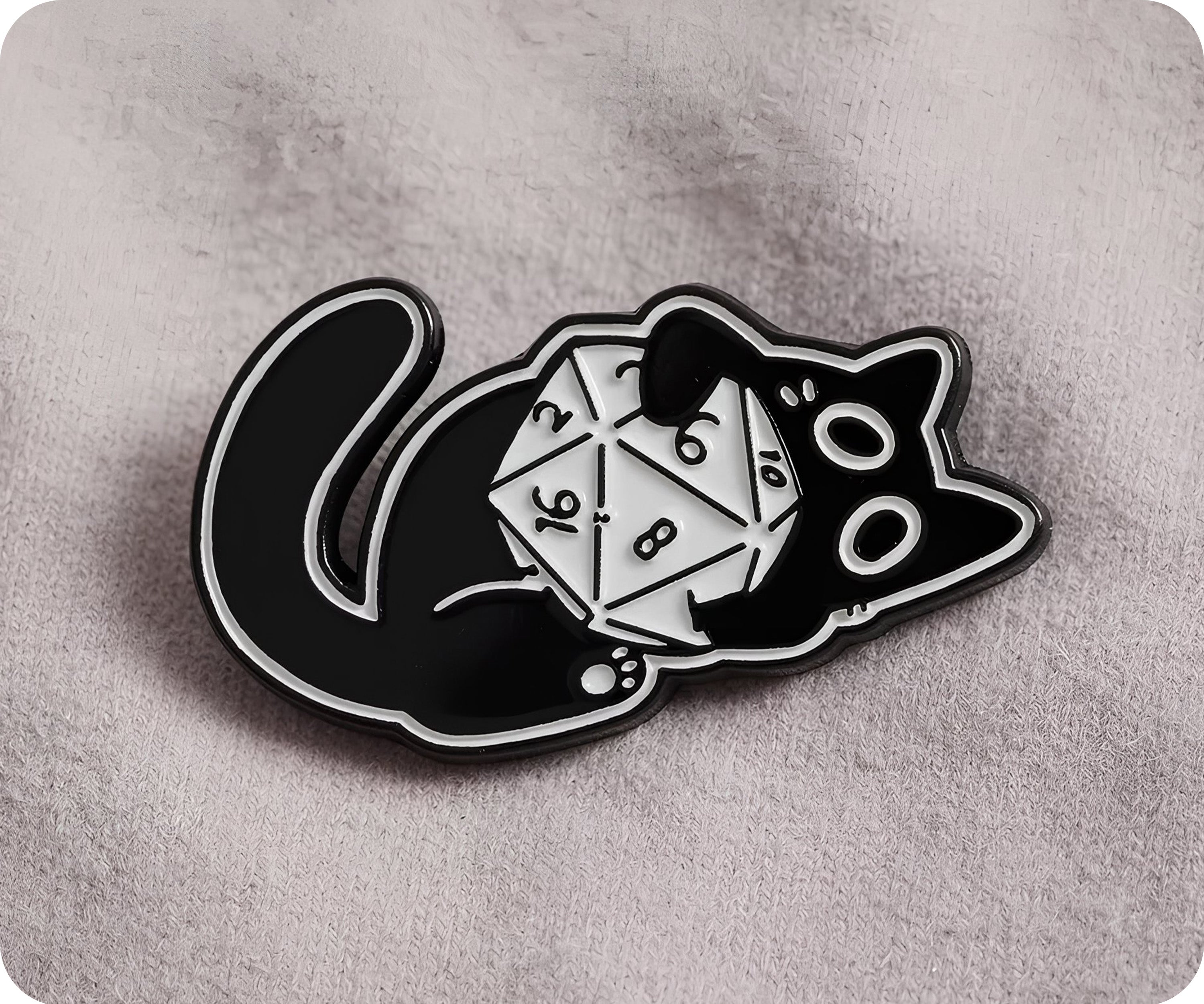 Diseño de gato negro jugador 3 - Pin de dado espiritual de fantasía