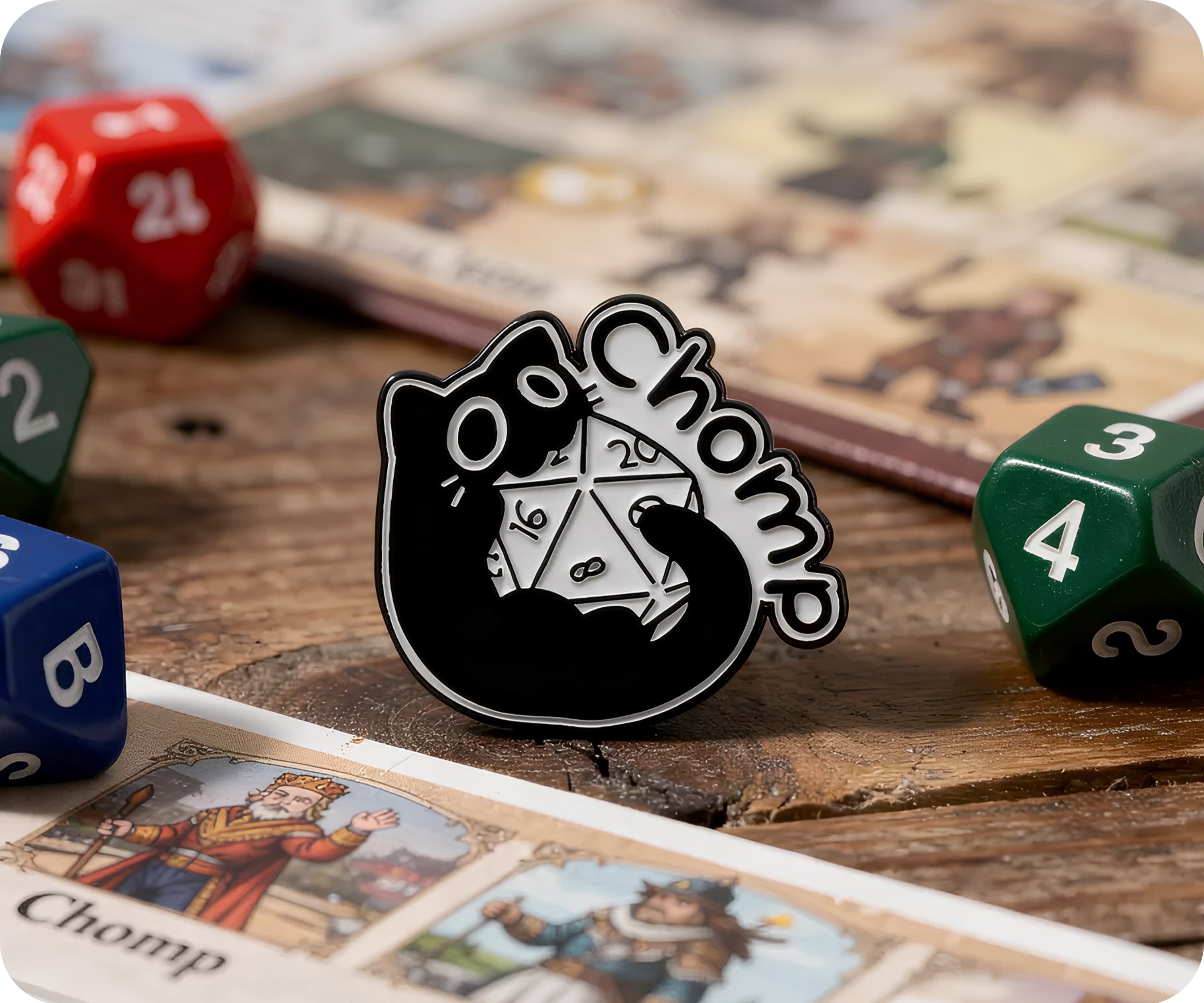 Diseño de gato negro jugador 4 - Insignia de pin espiritual con dados de fantasía Imagen secundaria del producto
