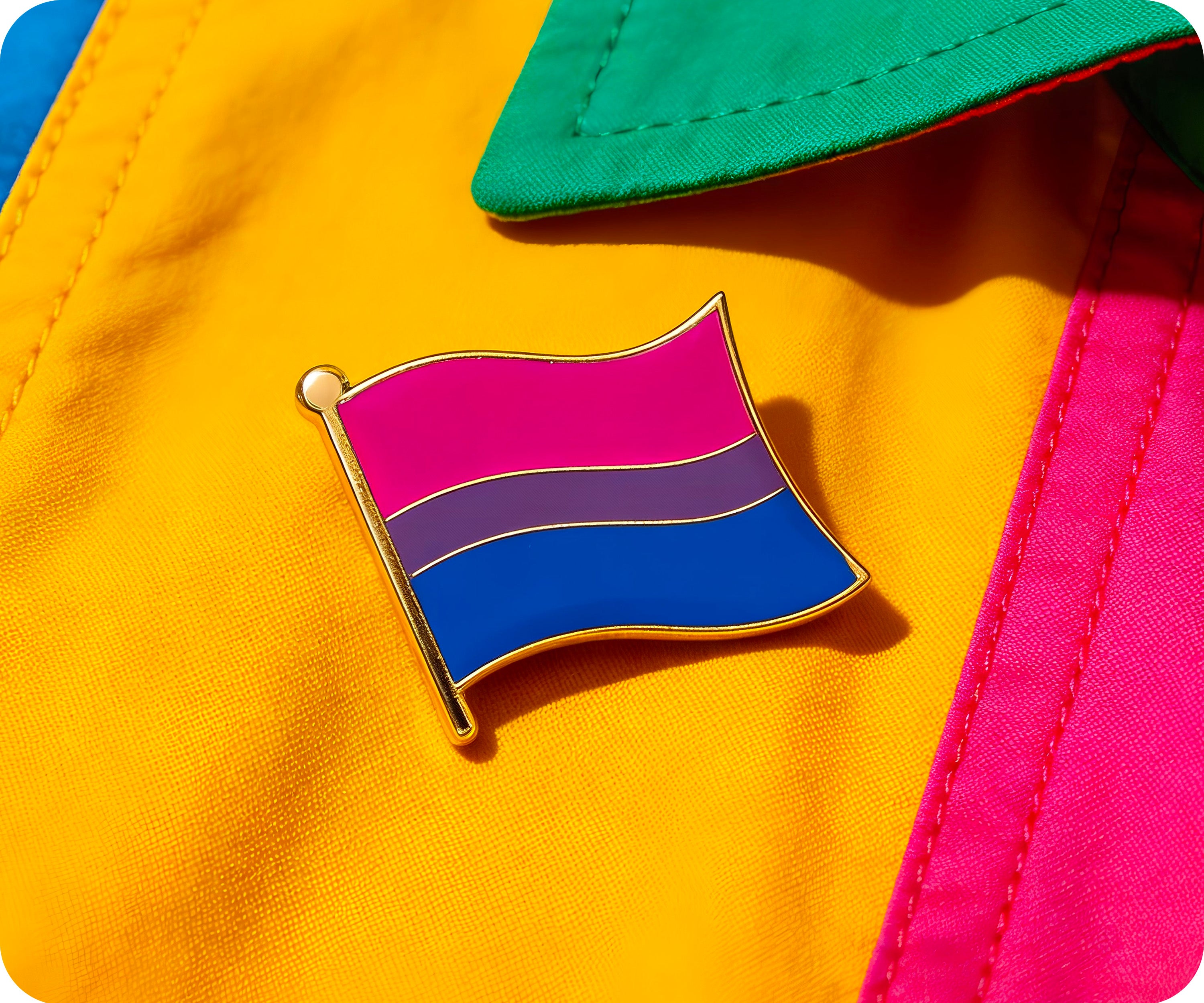 Pin con la bandera bisexual 