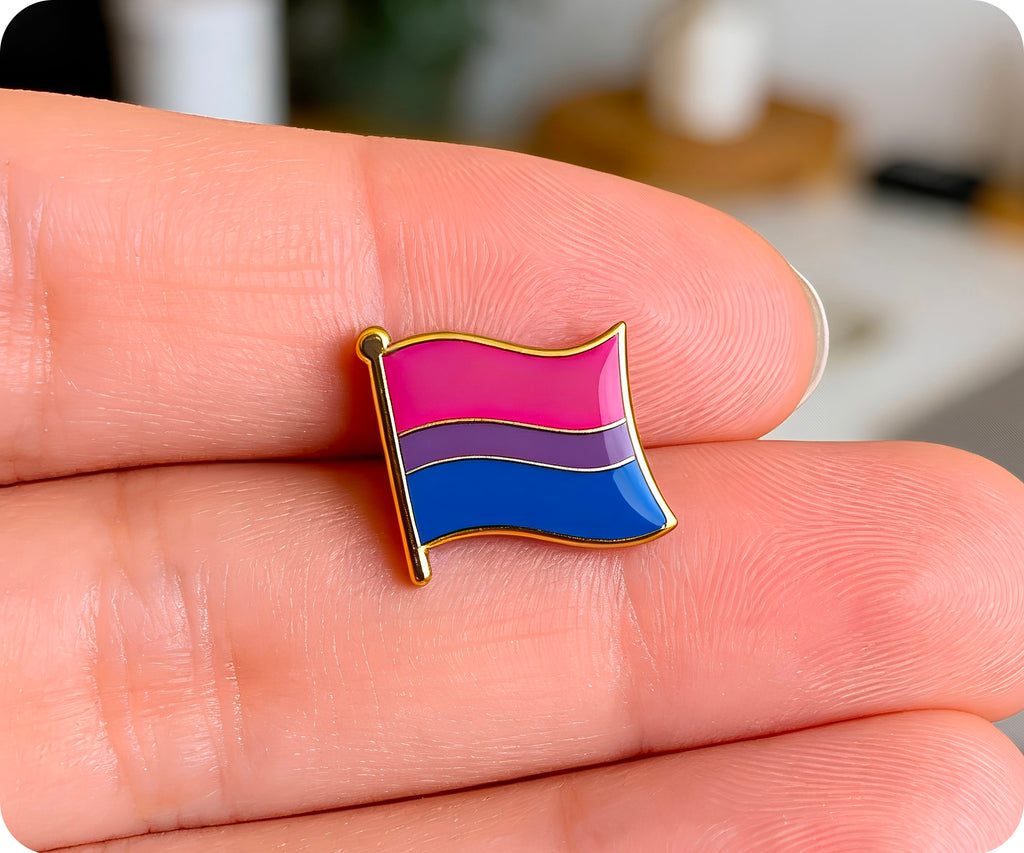 Pin con la bandera bisexual 