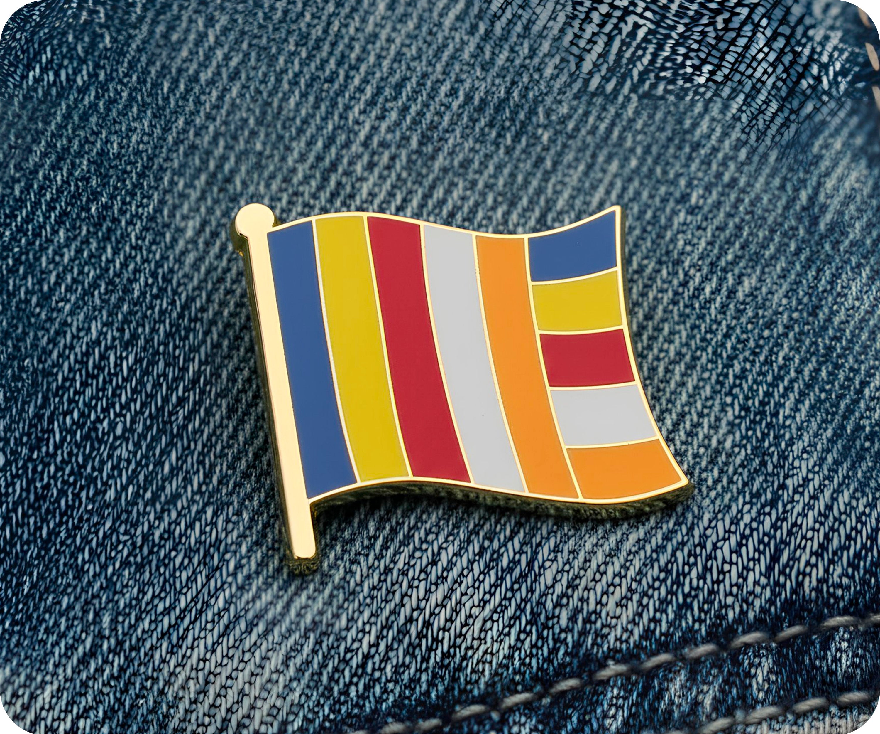 Pin con la bandera del budismo Imagen secundaria del producto