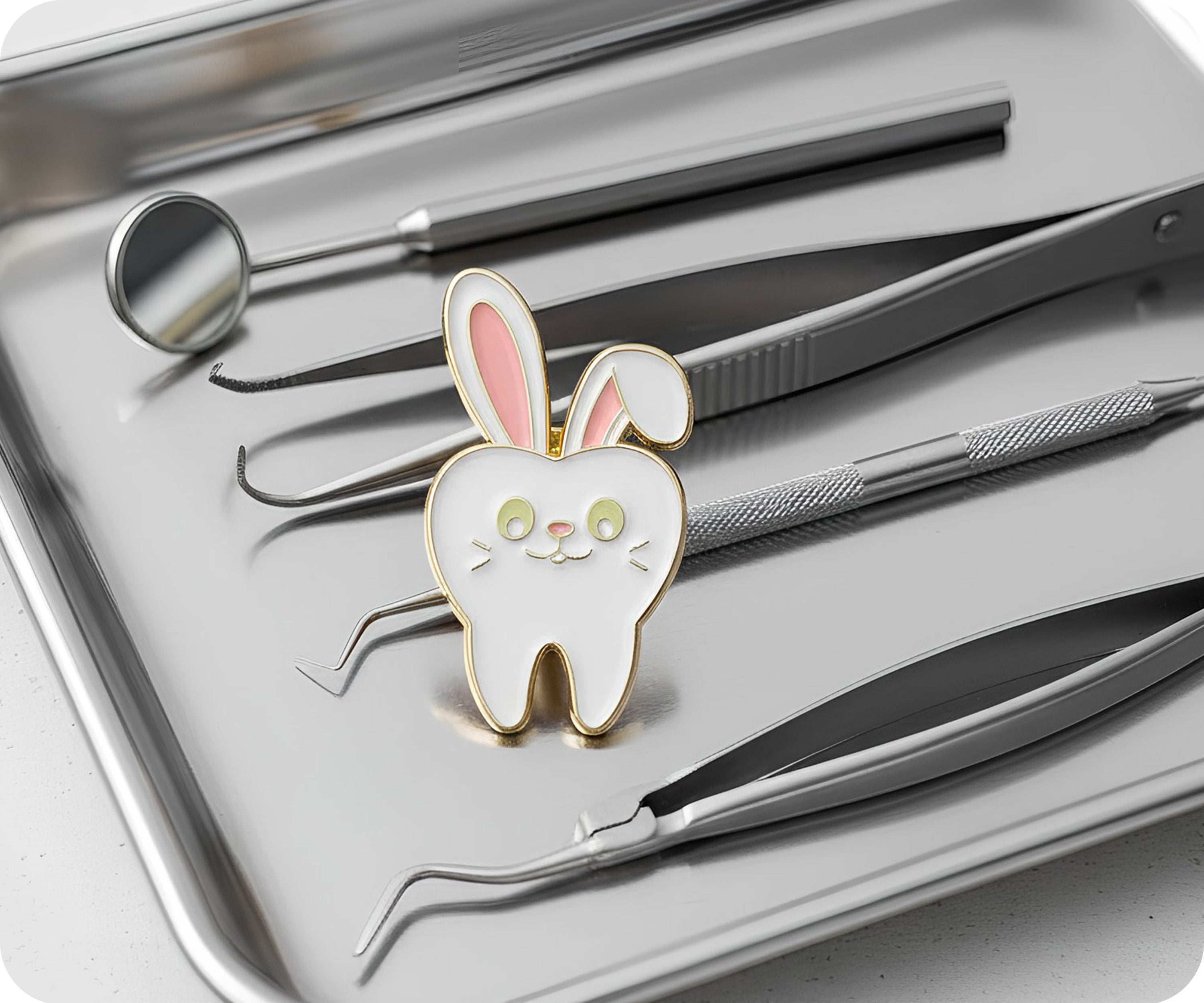 Insignia de metal para dentista con dientes de conejo Imagen secundaria del producto