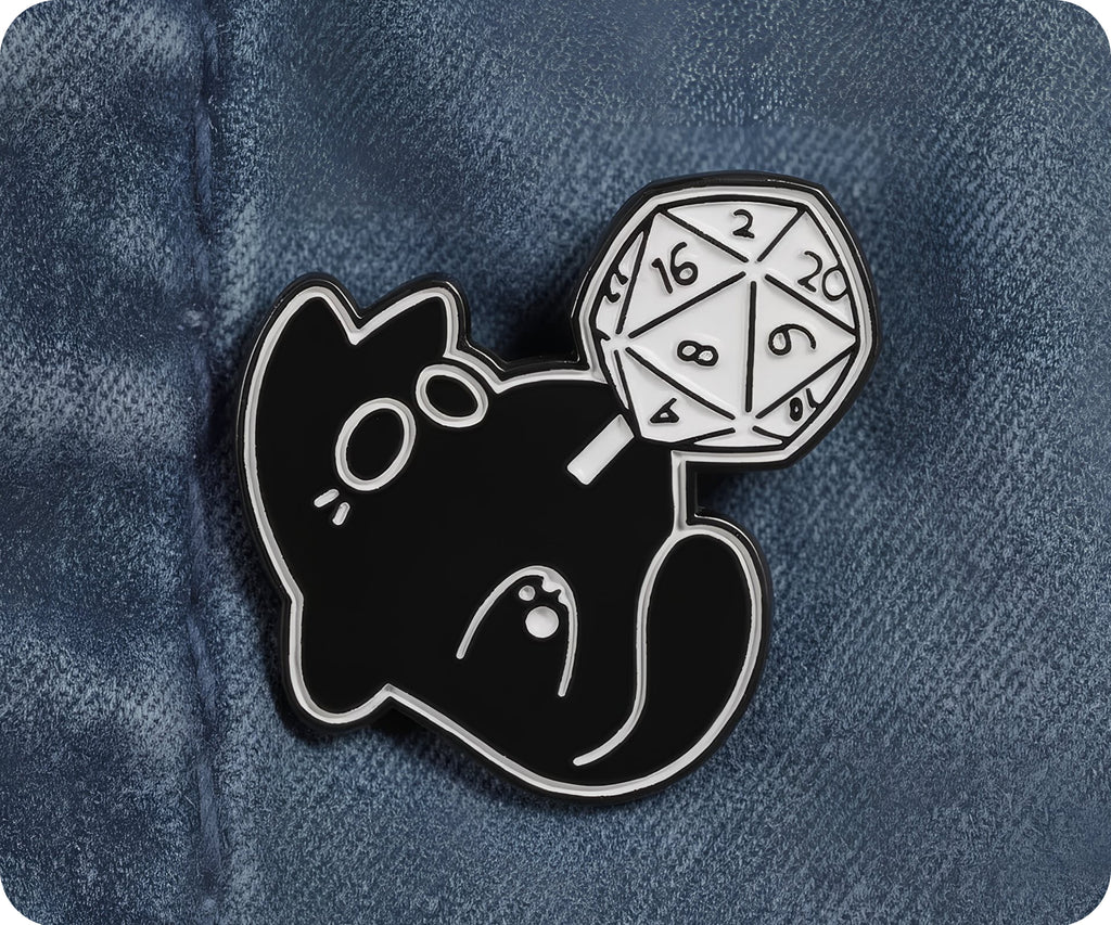 Diseño de gato negro para gaming 2 - Insignia de pin espiritual de dados de fantasía