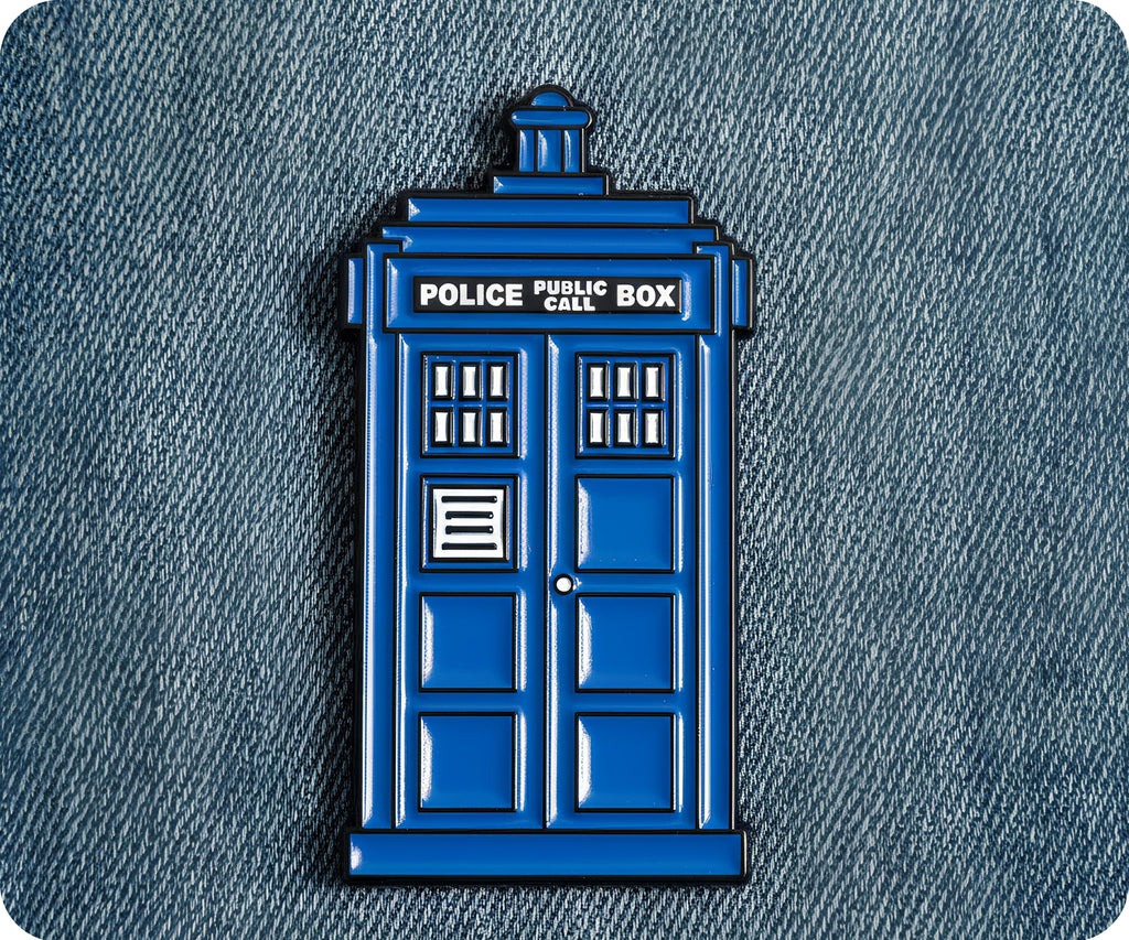 Insignia de solapa de cabina telefónica de policía británica azul, máquina del tiempo de ciencia ficción