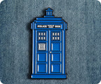 Insignia de solapa de cabina telefónica de policía británica azul, máquina del tiempo de ciencia ficción