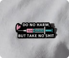 Insignia de enfermera "No hagas daño, pero no te dejes pisotear"