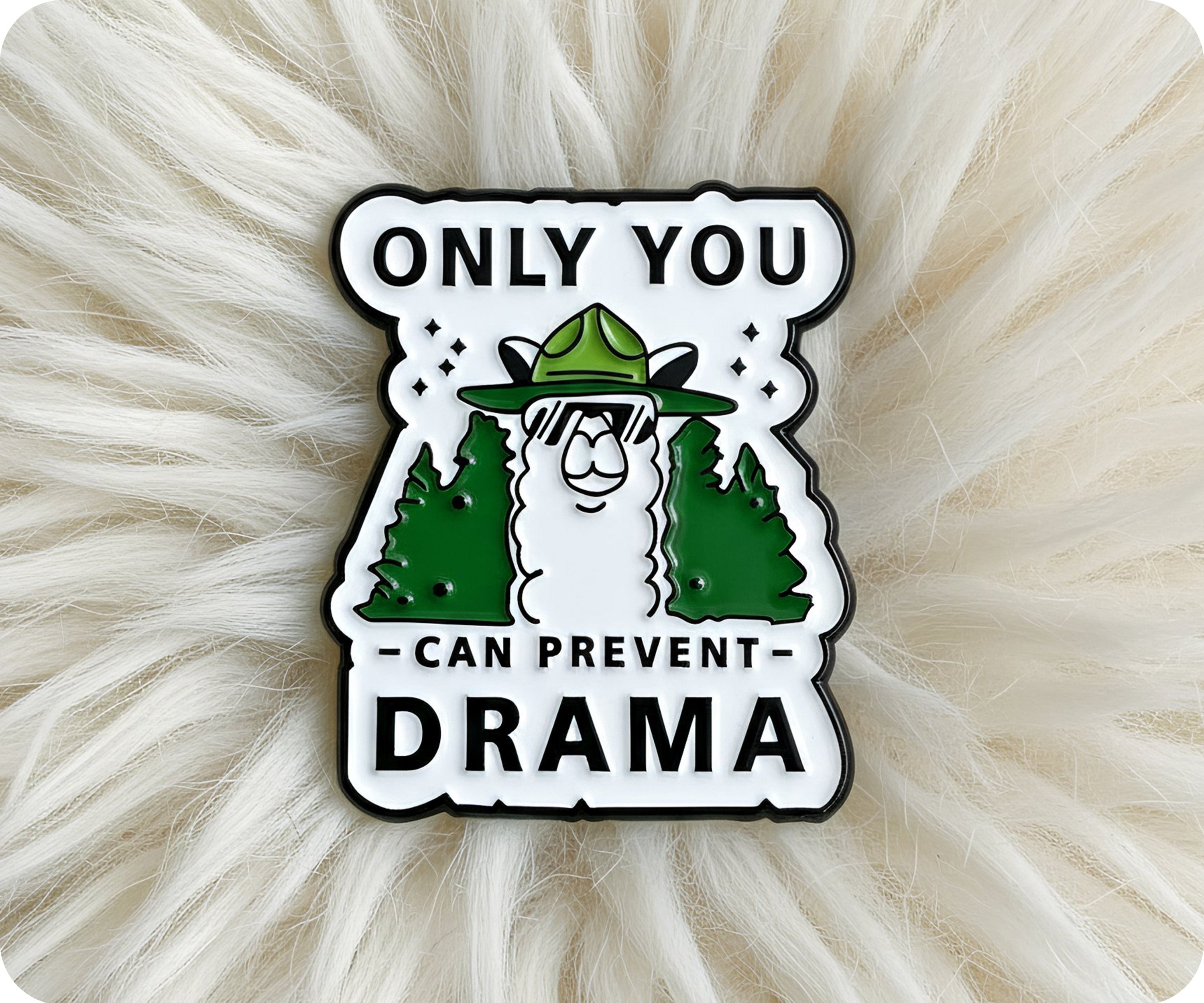 Insignia Pin "Solo tú puedes evitar el drama, llama"