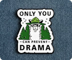 Insignia Pin "Solo tú puedes evitar el drama, llama"