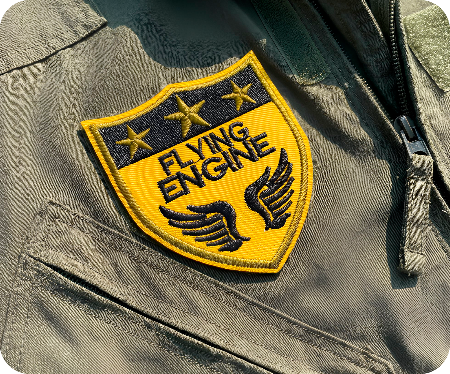 Flying Engine Stars & Sheild Pilot Iron On Patch (5.8 x 6.4cm)
