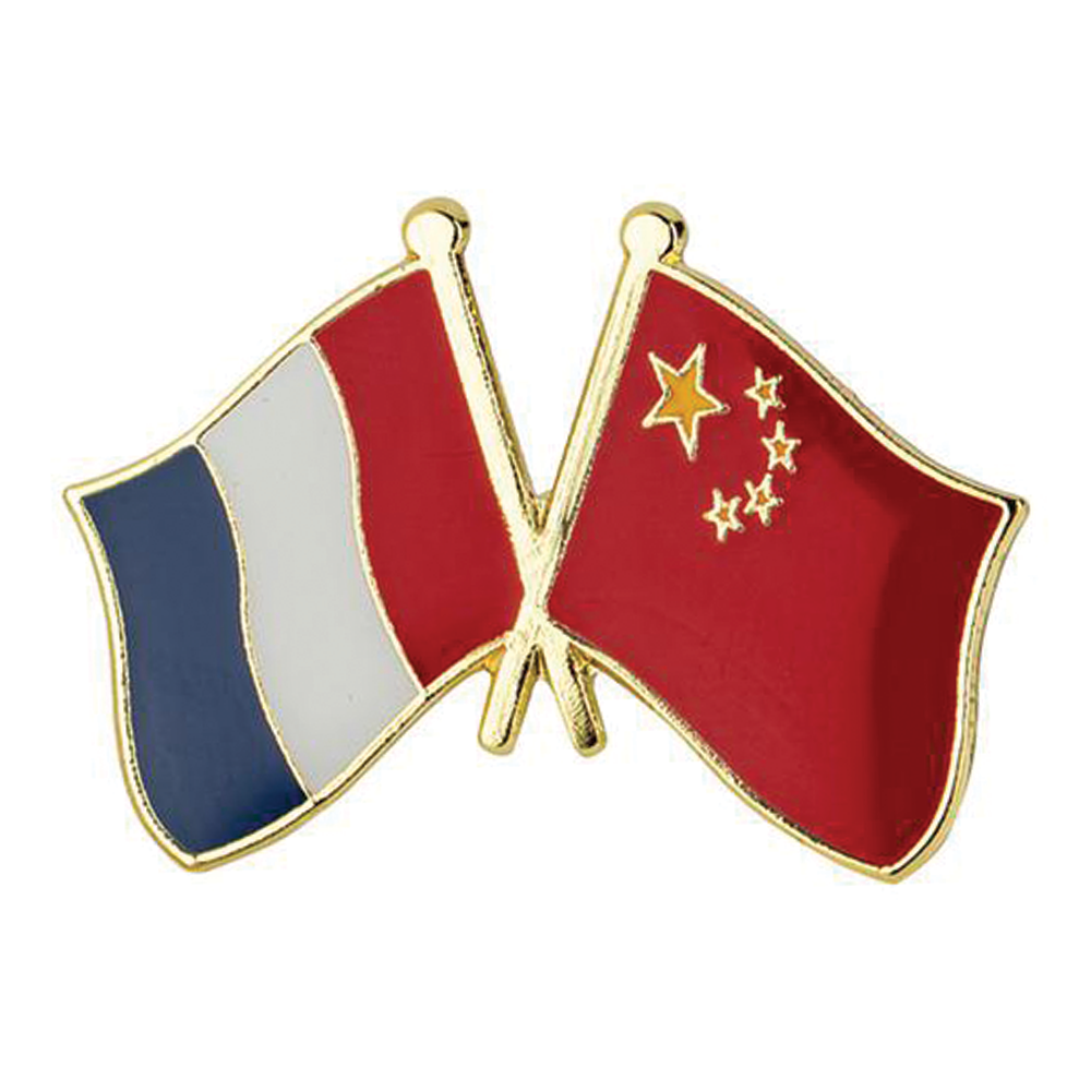 A badge featuring the French and Chinese flags with a butterfly clutch, primarily in red, white, and gold colors. © Tigoli® 2026 All Rights Reserved Panda Loco Ltd  Imagen principal del producto