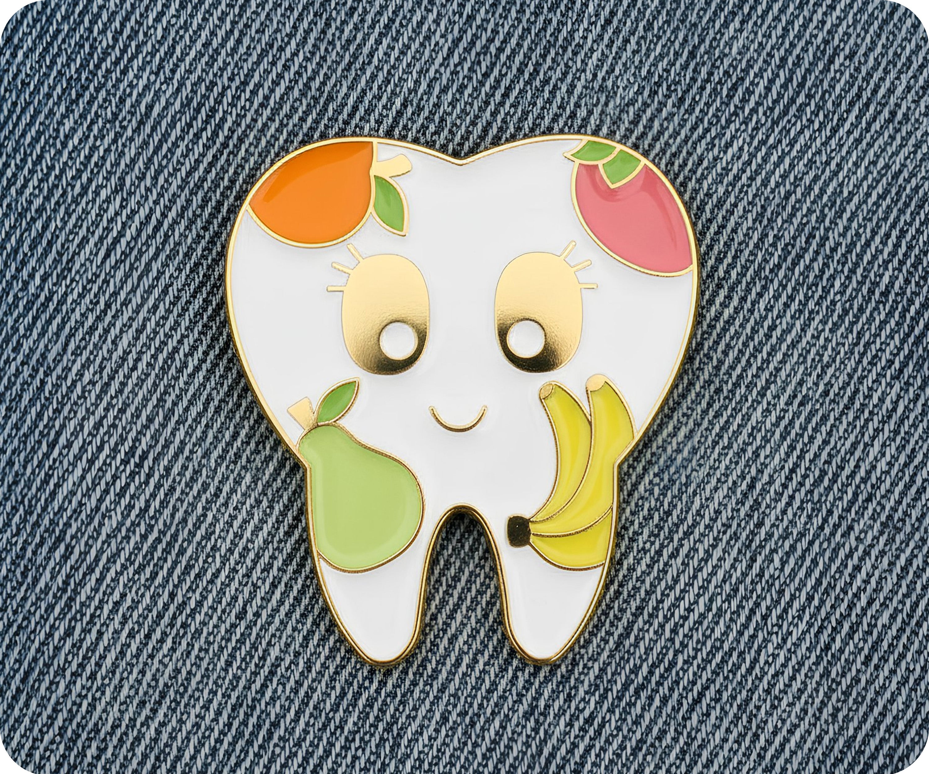 Pin de dentista con diente sano de fruta