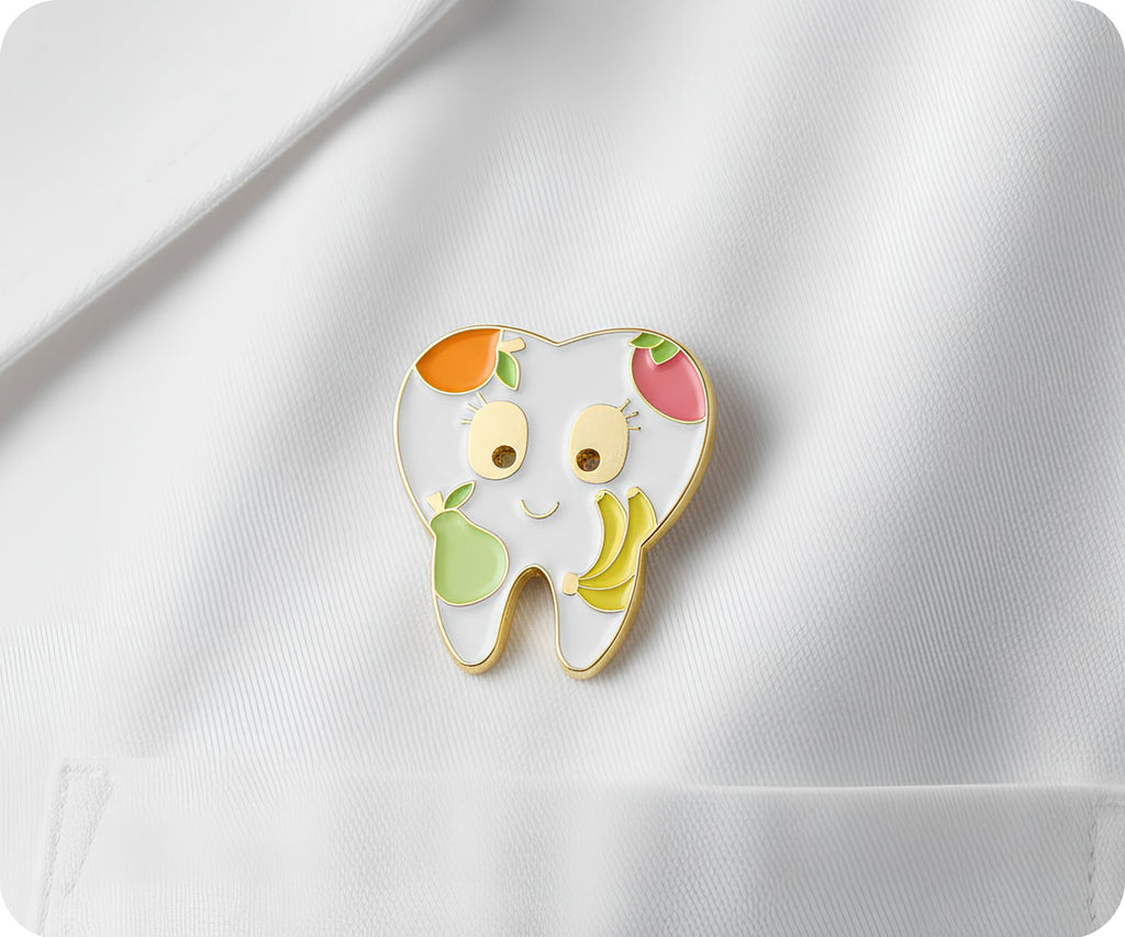 Pin de dentista con diente sano de fruta
