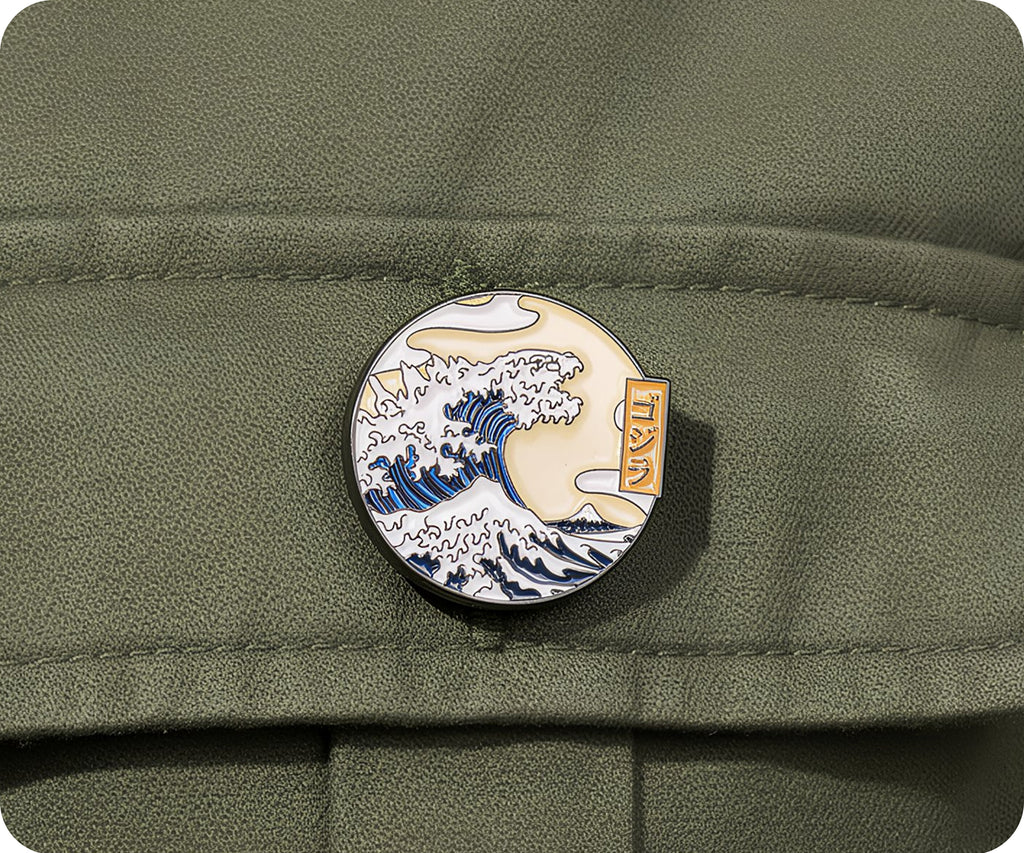 Insignia redonda de La gran ola de Kanagawa