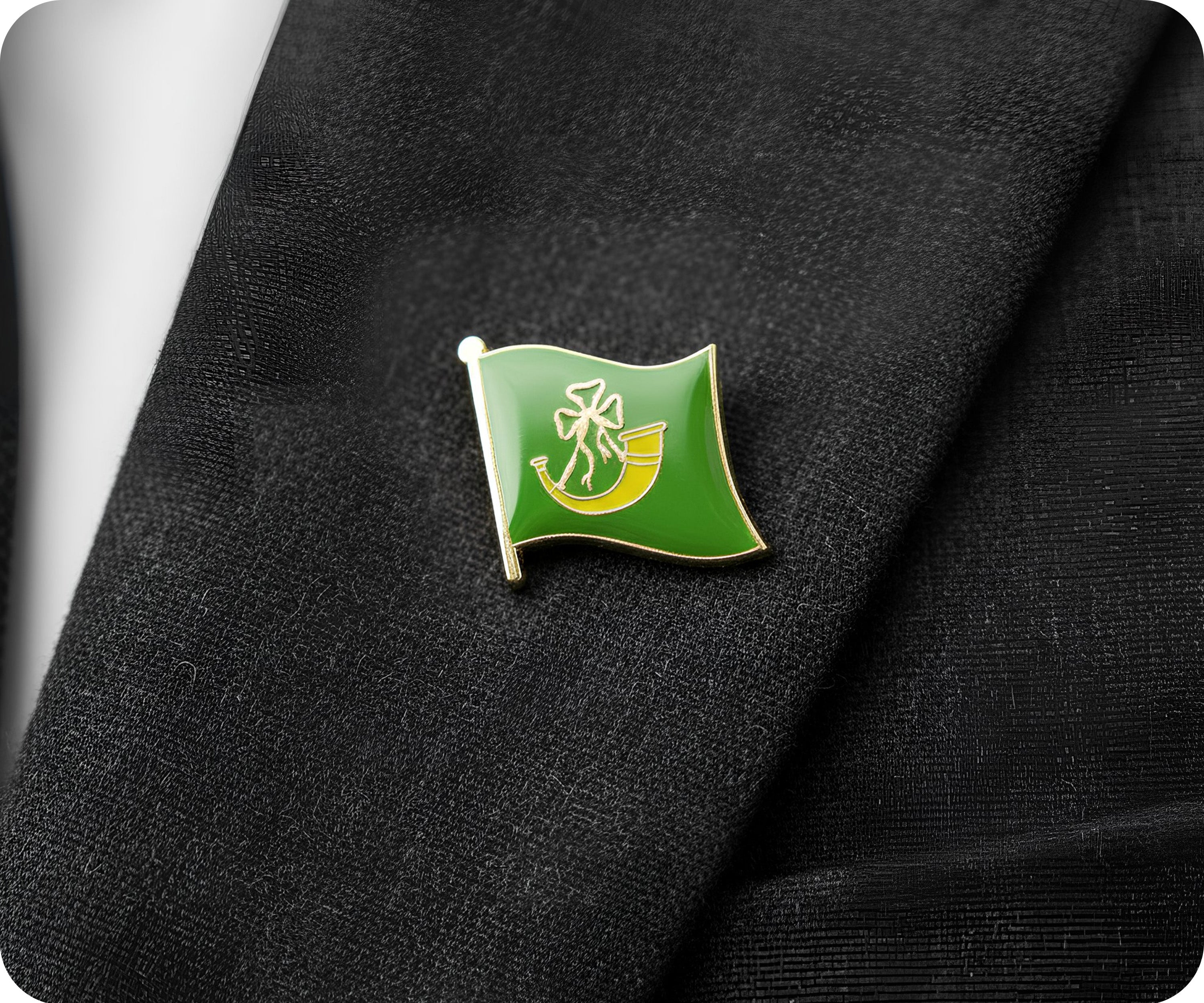 Huntingdon English County Flag Pin Badge