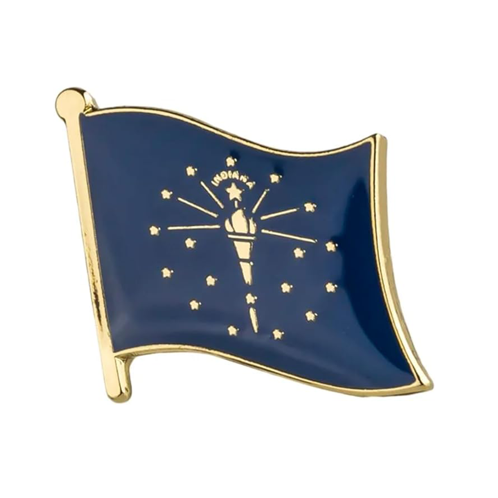 An enamel pin badge featuring the Indiana state flag with a gold-plated 'IN' lettering and a butterfly clutch. Imagen principal del producto