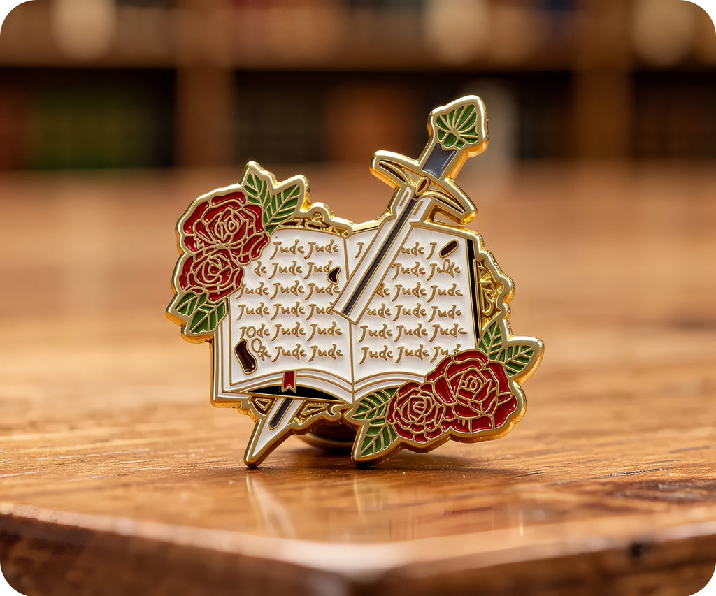 Insignia de alfiler Jude Swords Roses Writing Theatre