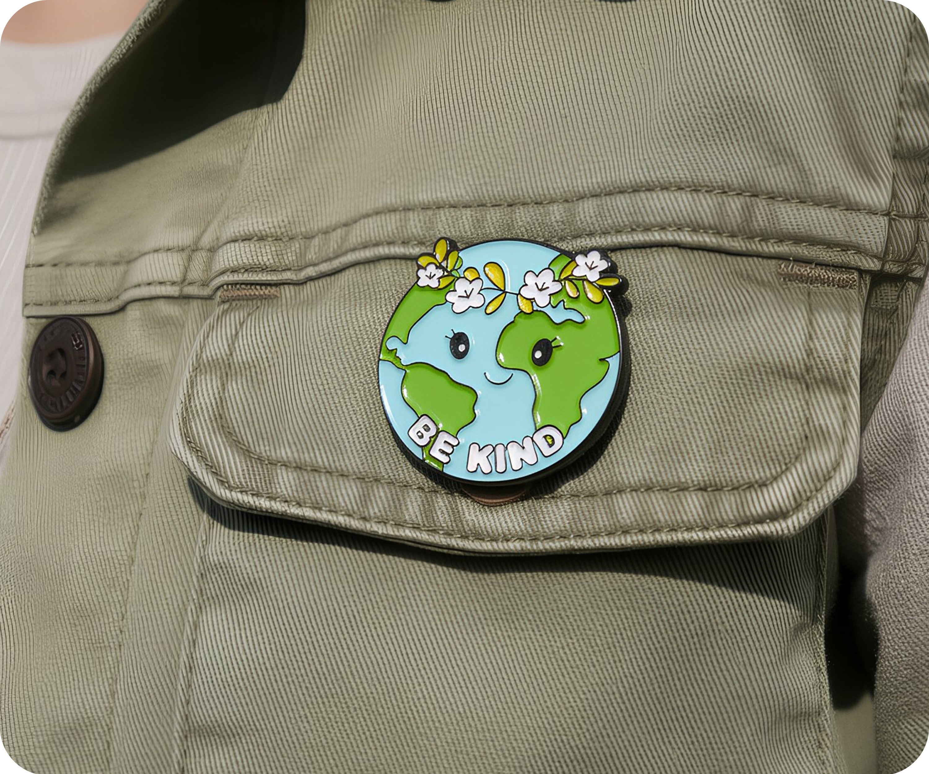 Chapa redonda "Be Kind Earth" Imagen secundaria del producto