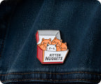 Insignia de alfiler divertida de comida rápida "Nuggets de gatito"