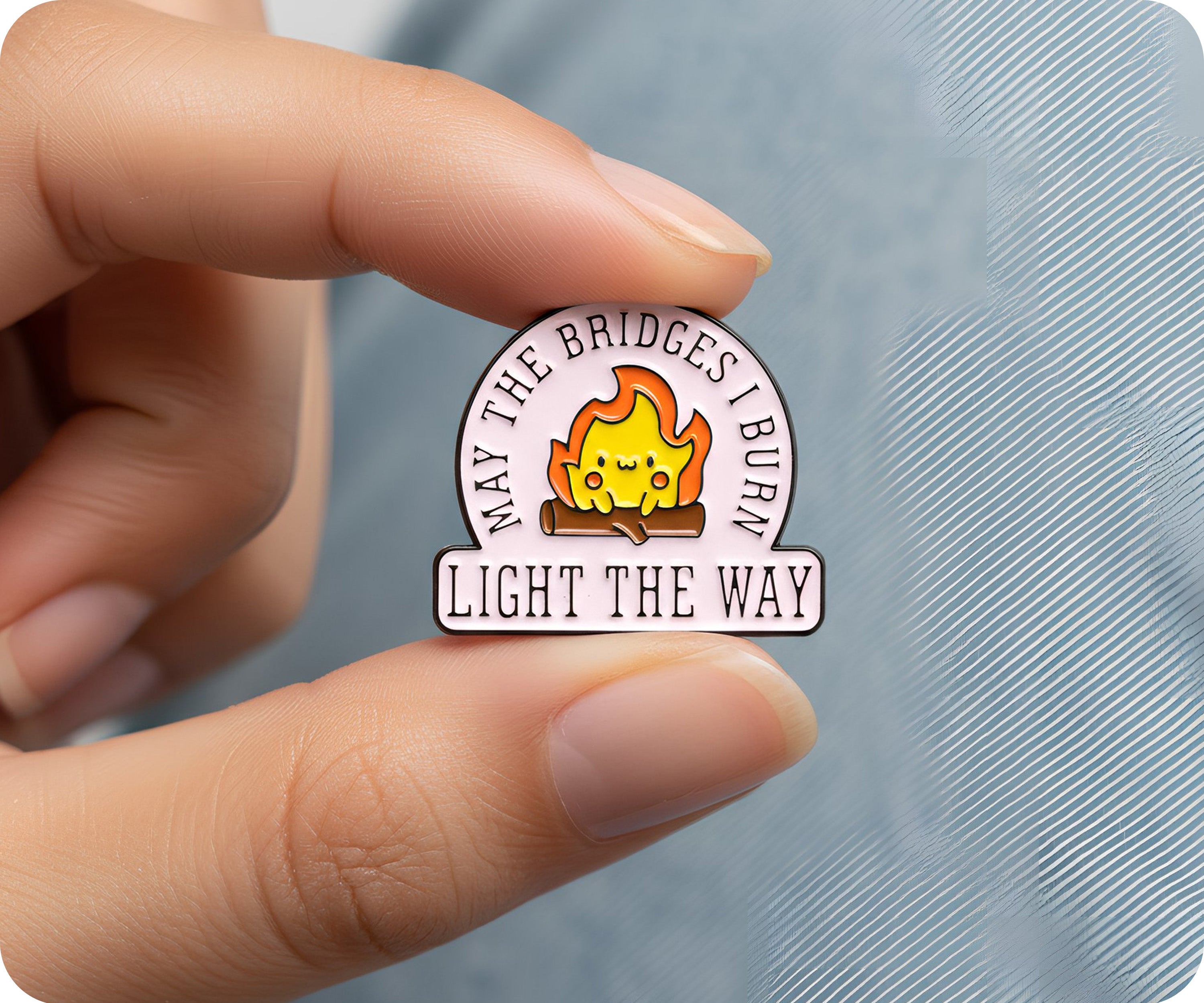 Que los puentes que quemes te iluminen el camino, divertido pin.