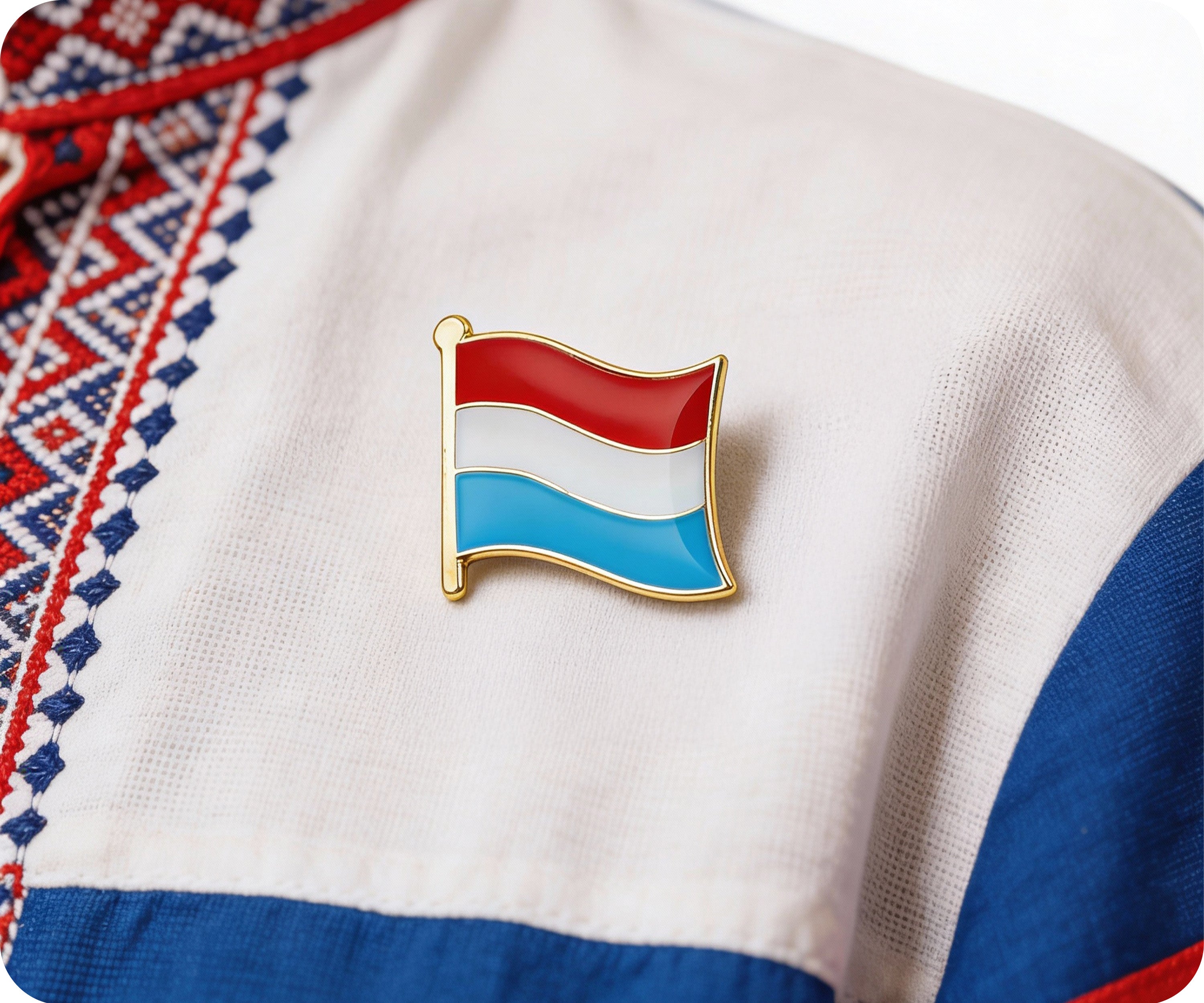 Pin con la bandera de Luxemburgo Imagen secundaria del producto