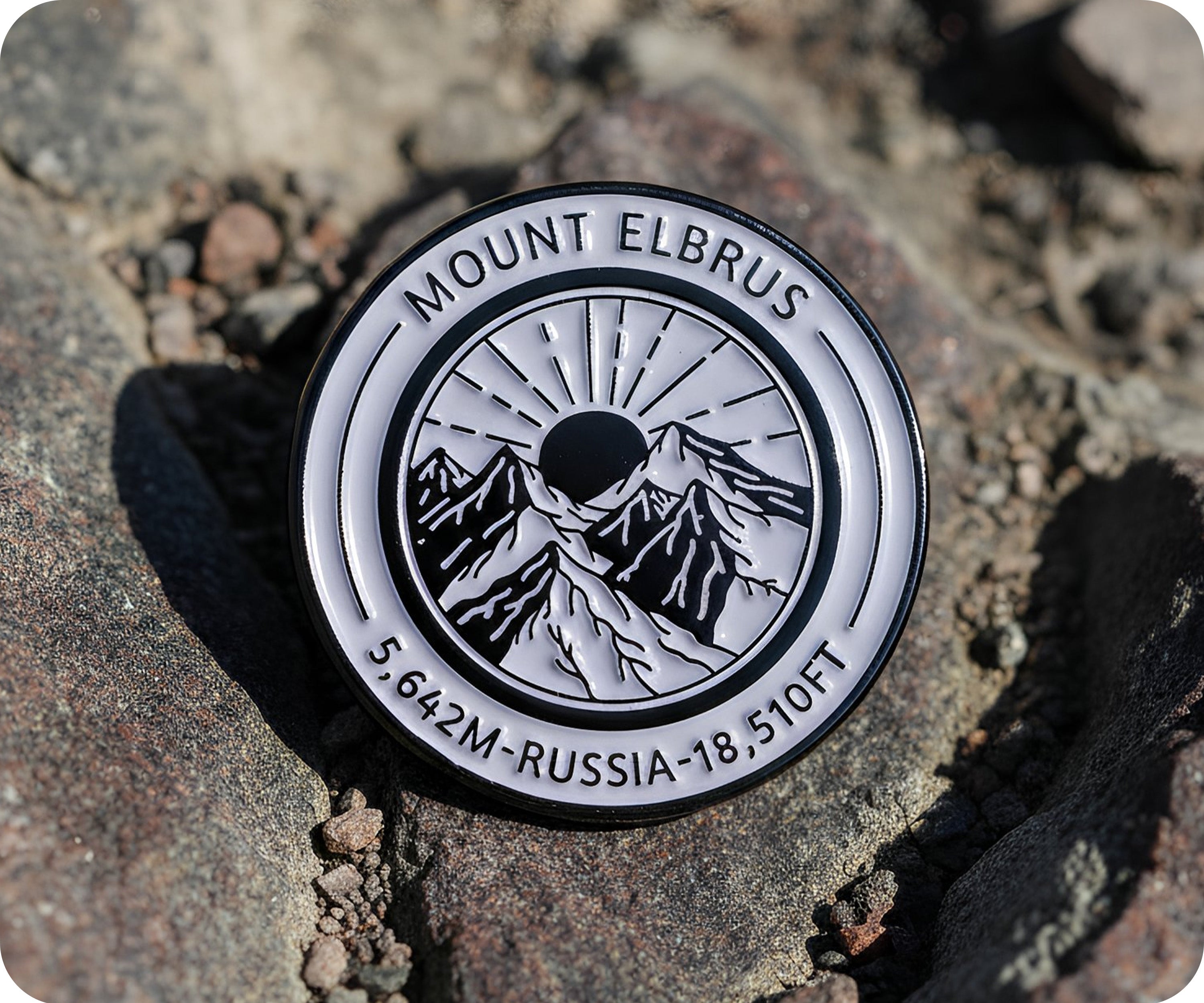 Pin de Solapa Redondo Gris Monte Elbrús Rusia