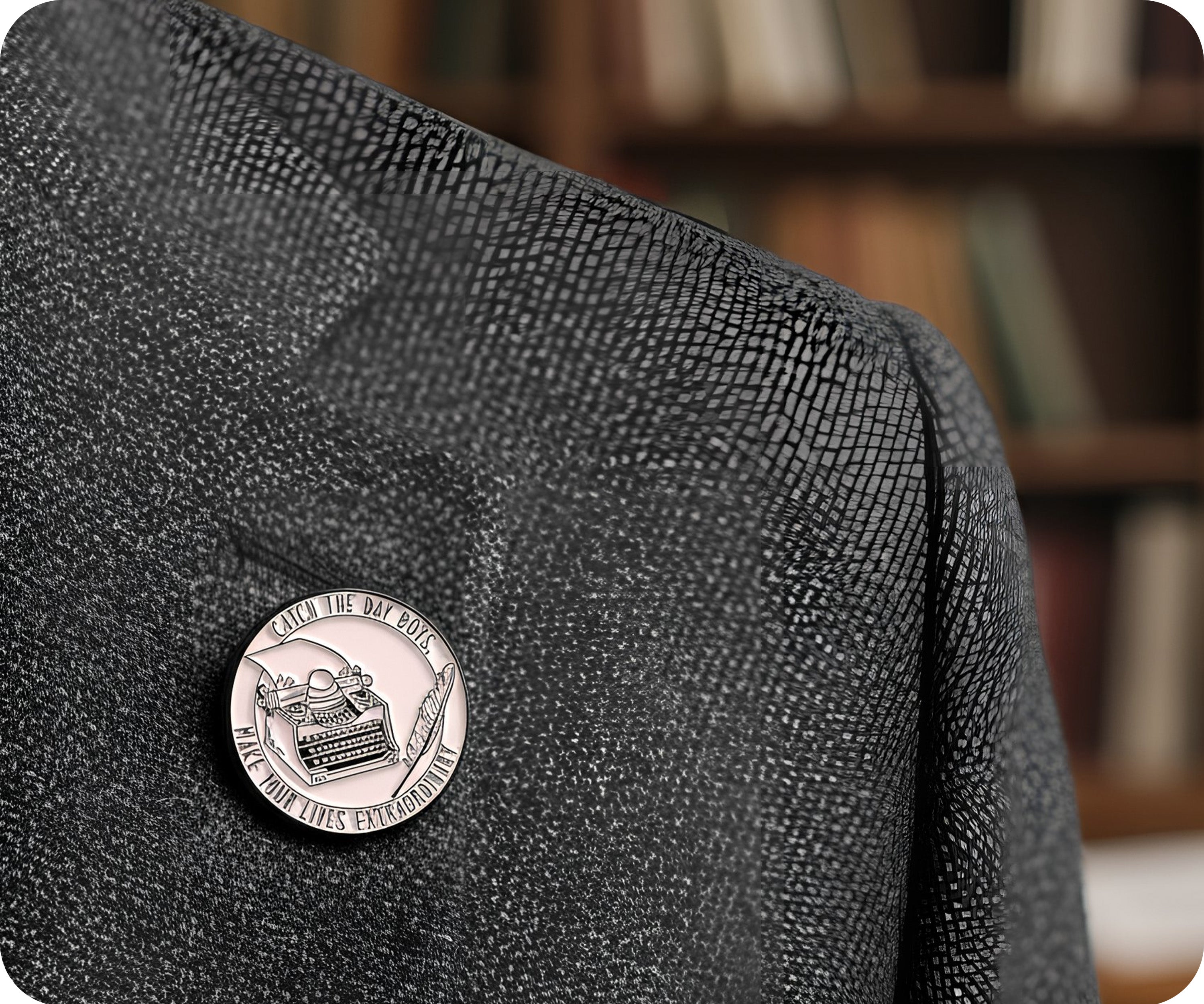 Insignia redonda de "Catch The Day Writer" Imagen secundaria del producto